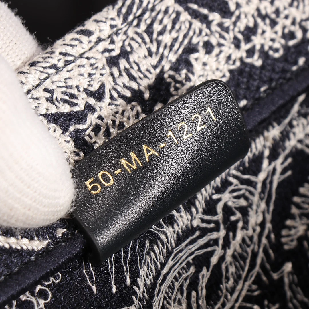 Dior Book Tote Large 41.5x35x18 cm - description_image9