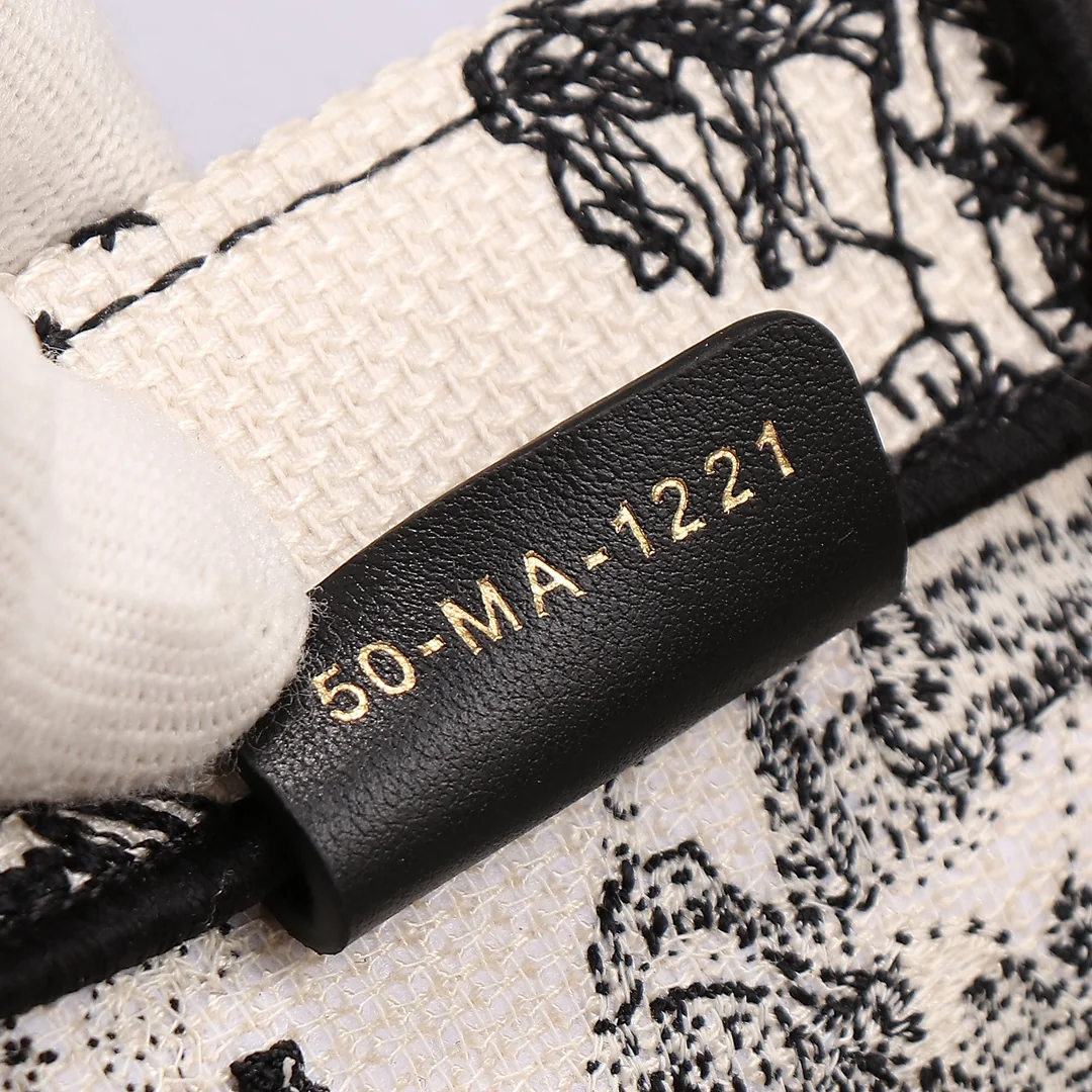 Dior Book Tote Small 26.5x21x14 cm - description_image9