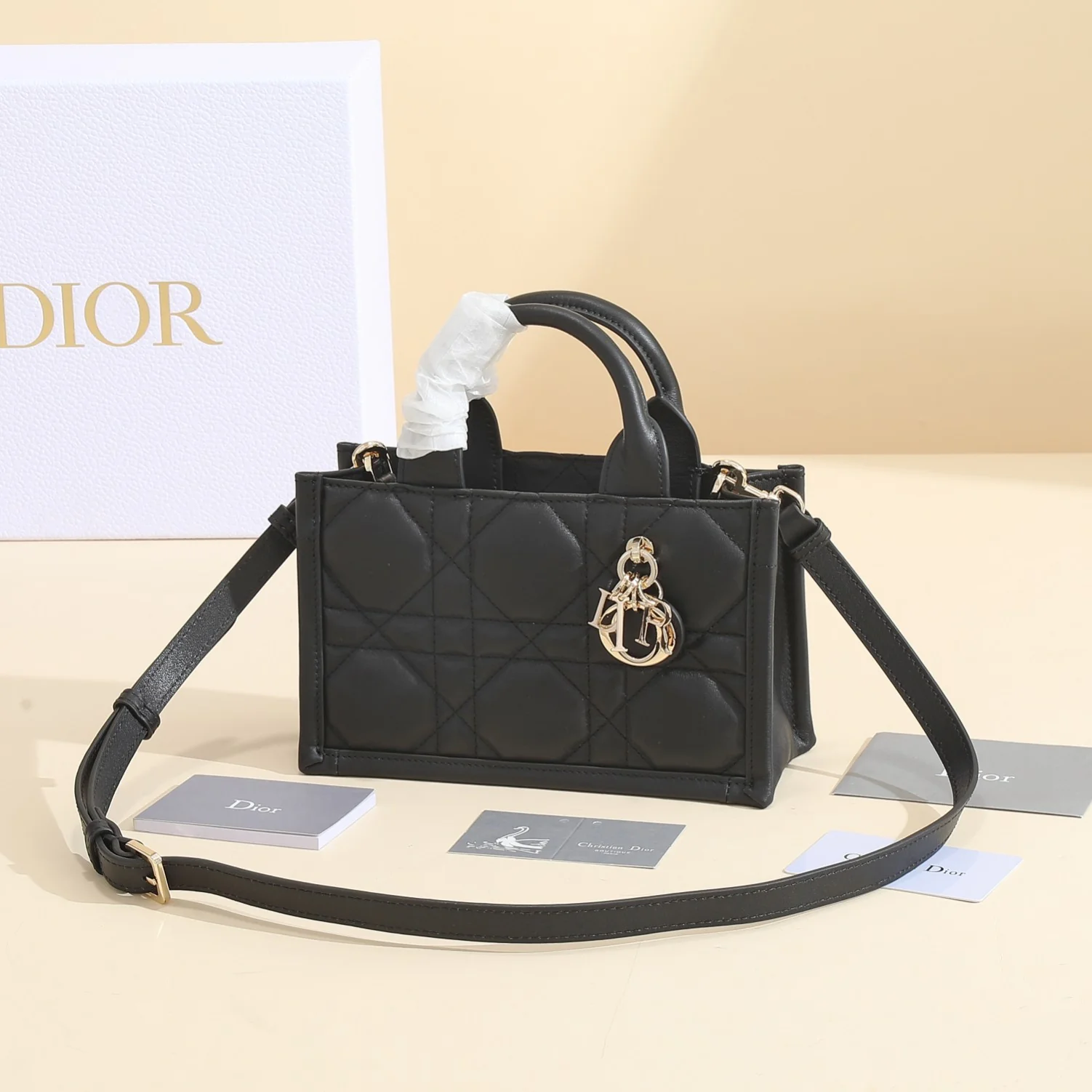 Dior Mini Book Tote 21.5 x 13 x 7.5 cm - description_image1