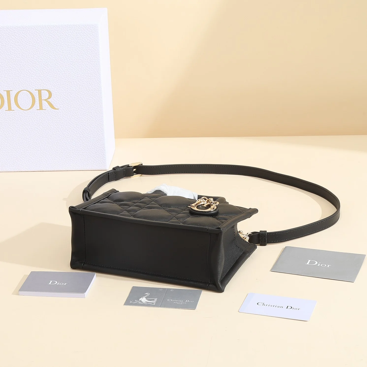 Dior Mini Book Tote 21.5 x 13 x 7.5 cm - description_image5