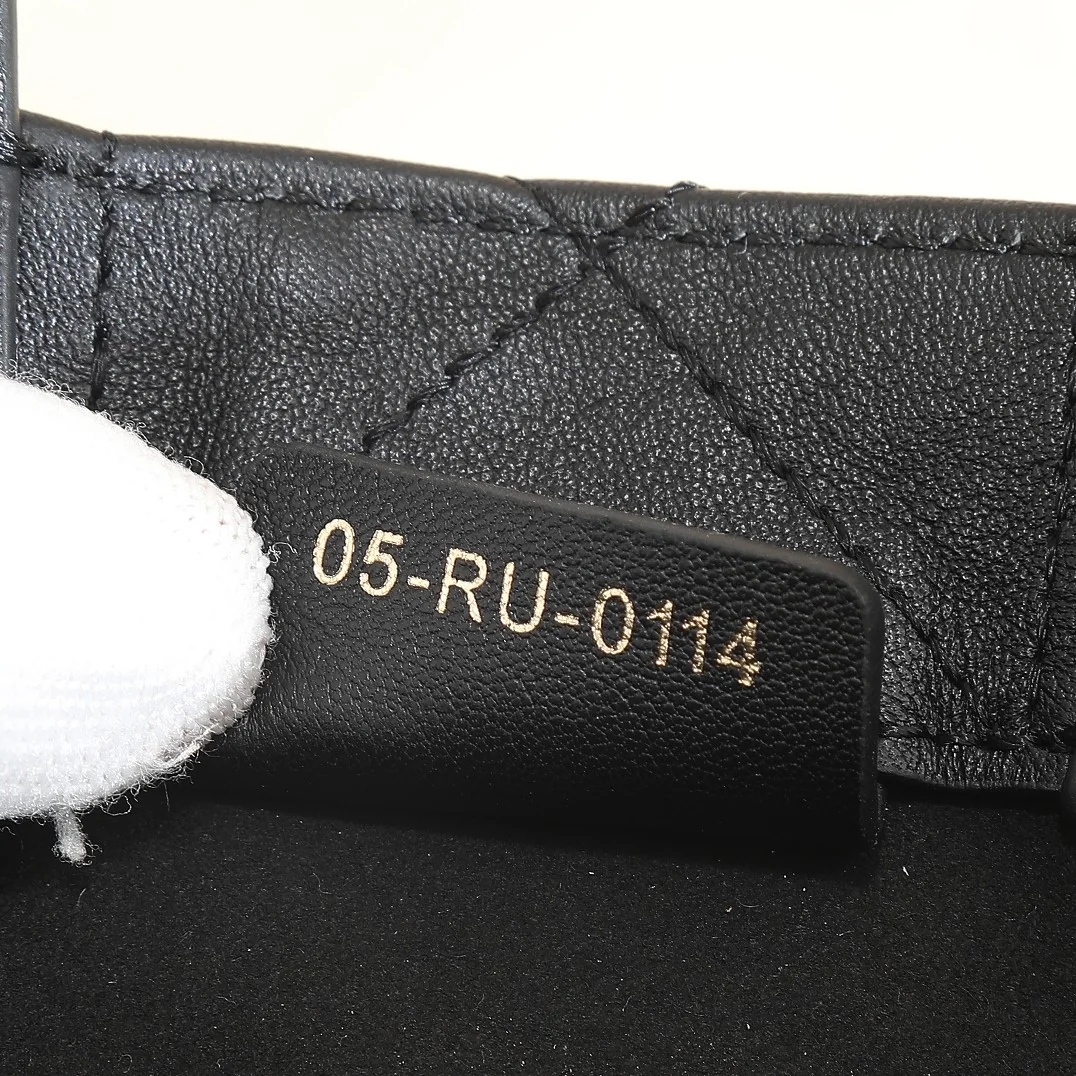 Dior Mini Book Tote 21.5 x 13 x 7.5 cm - description_image8