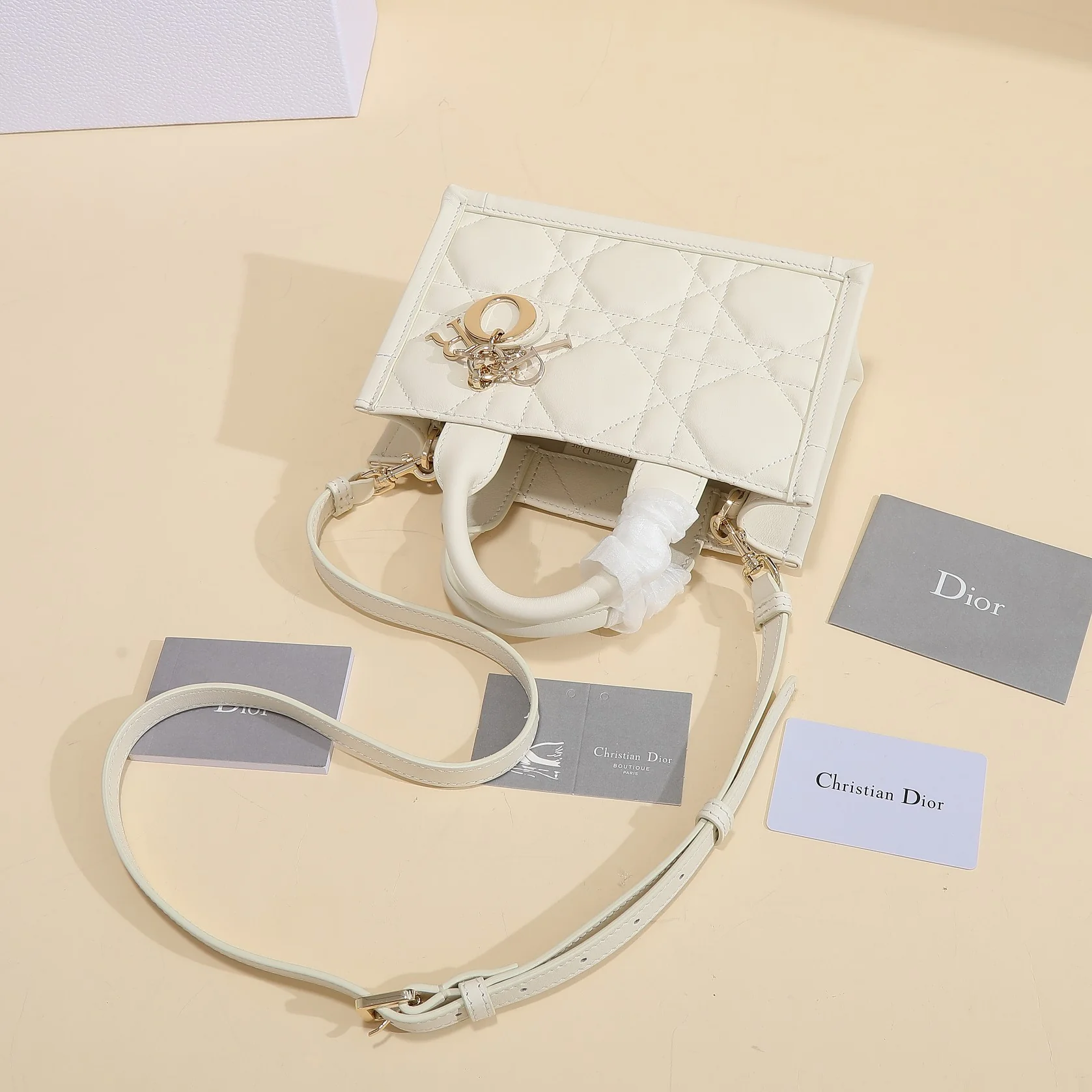 Dior Mini Book Tote Bag 21.5 x 13 x 7.5 cm Dior Mini Book Tote Bag 21.5 x 13 x 7.5 cm - description_image4