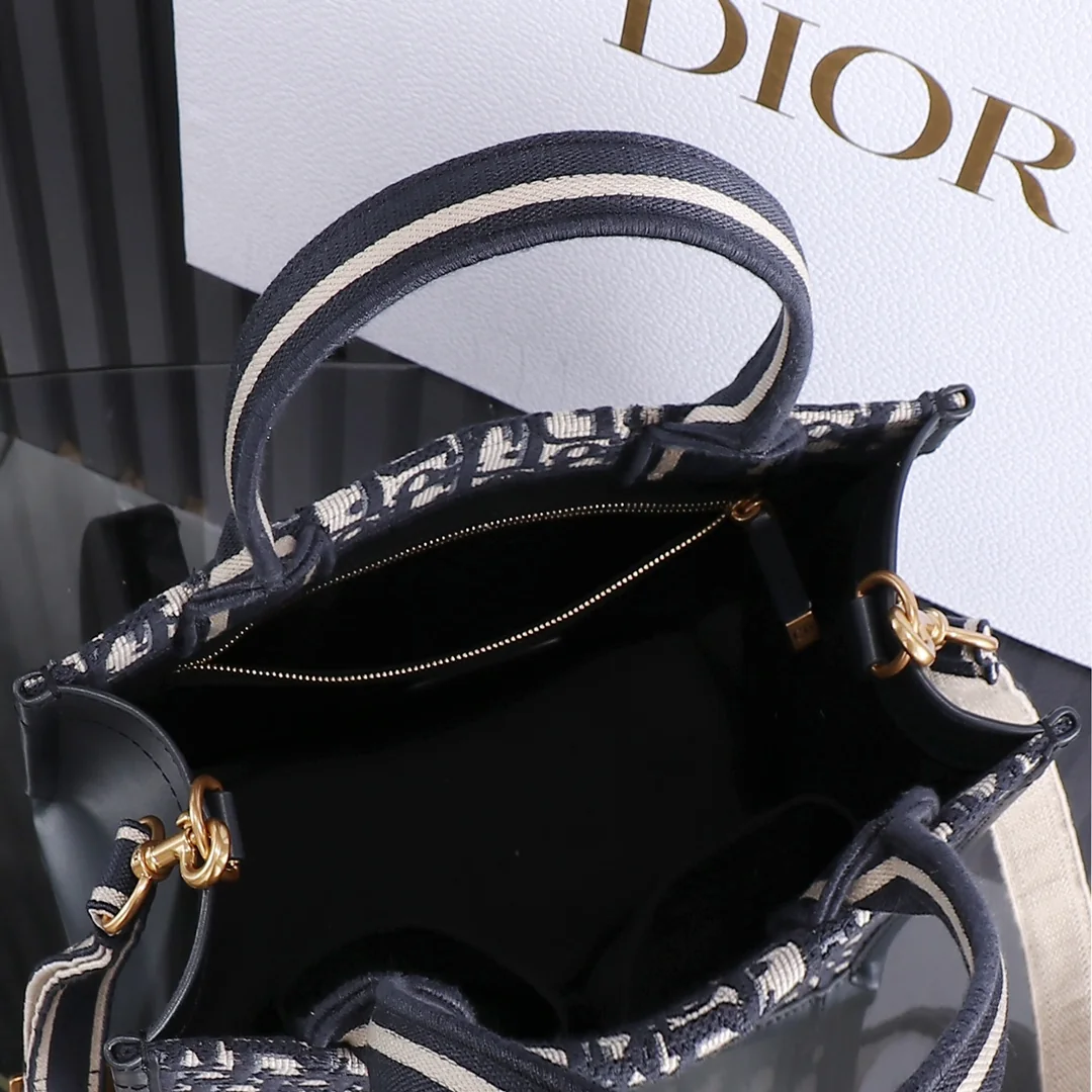 Dior Book Tote Small 26x12x21 cm Dior Book Tote Small 26x12x21 cm - description_image5