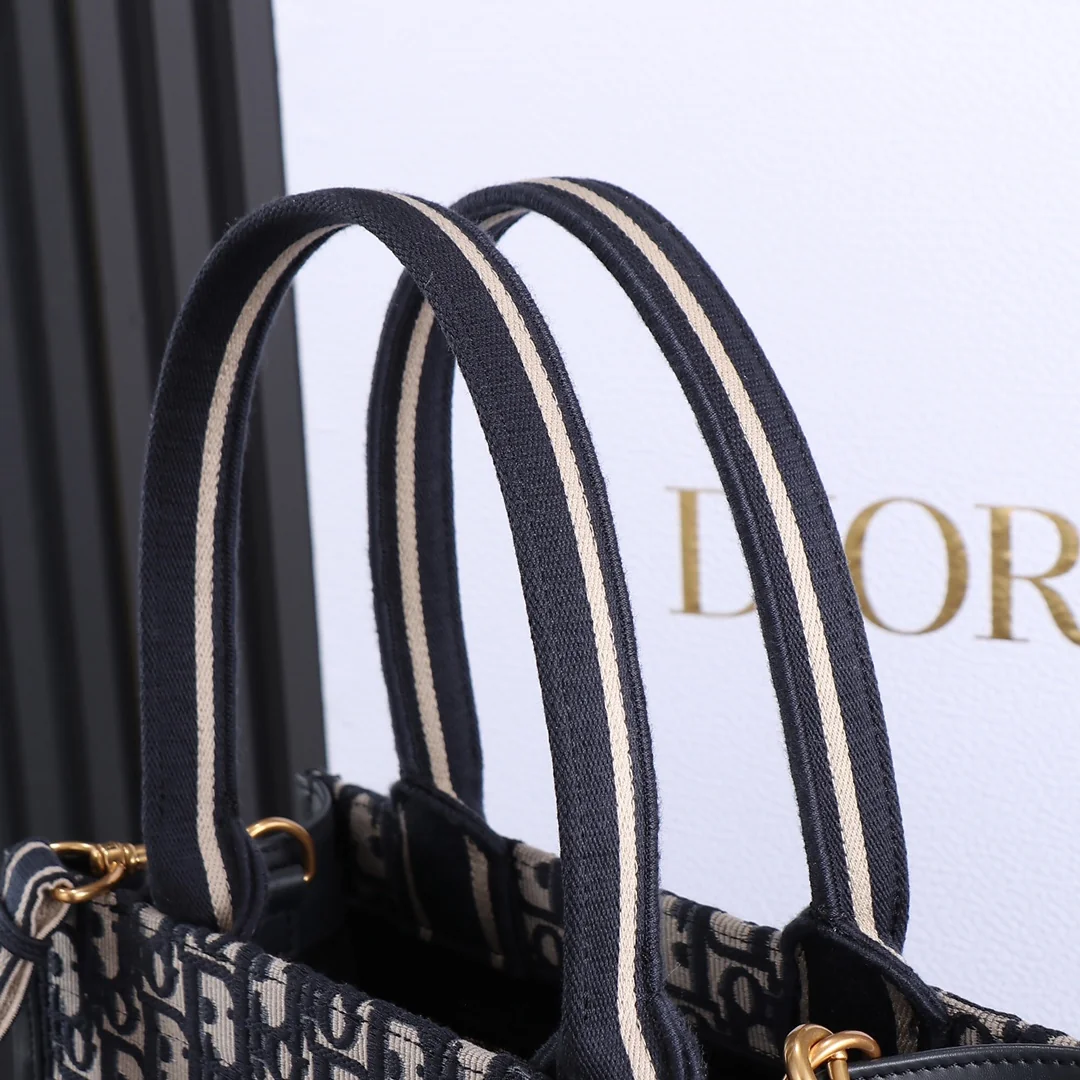 Dior Book Tote Small 26x12x21 cm Dior Book Tote Small 26x12x21 cm - description_image9