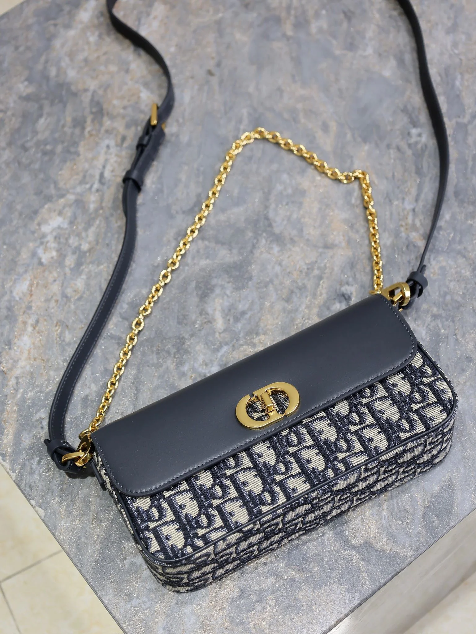 Dior Montaigne Avenue East-West Double-Strap Mini Chain Shoulder Bag 22 x 10 x 6 cm - description_image9