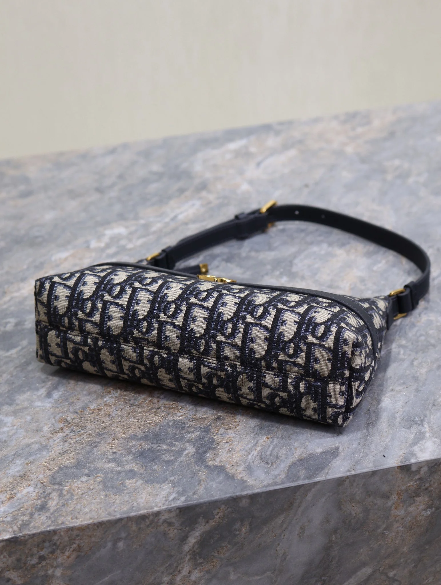 Dior 30 Montaigne Mini Hobo Shoulder Bag 24 x 14 x 6.5 cm - description_image7