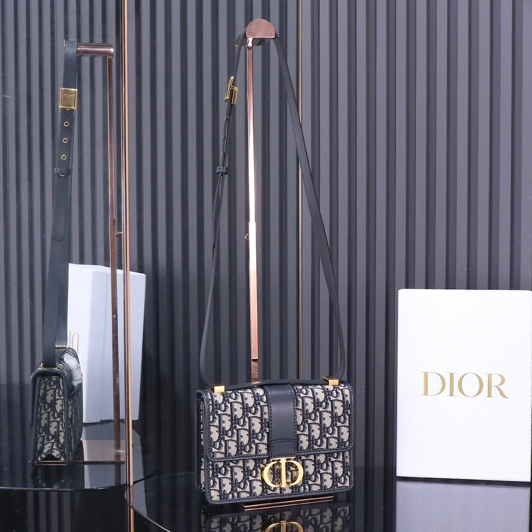 Dior Montaigne 30 Leather Shoulder Strap 21x12x6 cm Dior Montaigne 30 Leather Shoulder Strap 21x12x6 cm - description_image2