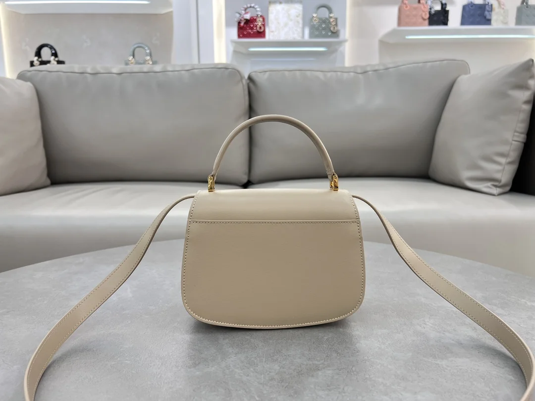 Dior Montaigne Avenue To Handle Medium Handbag SKU 6531 19x12x6 cm - description_image2