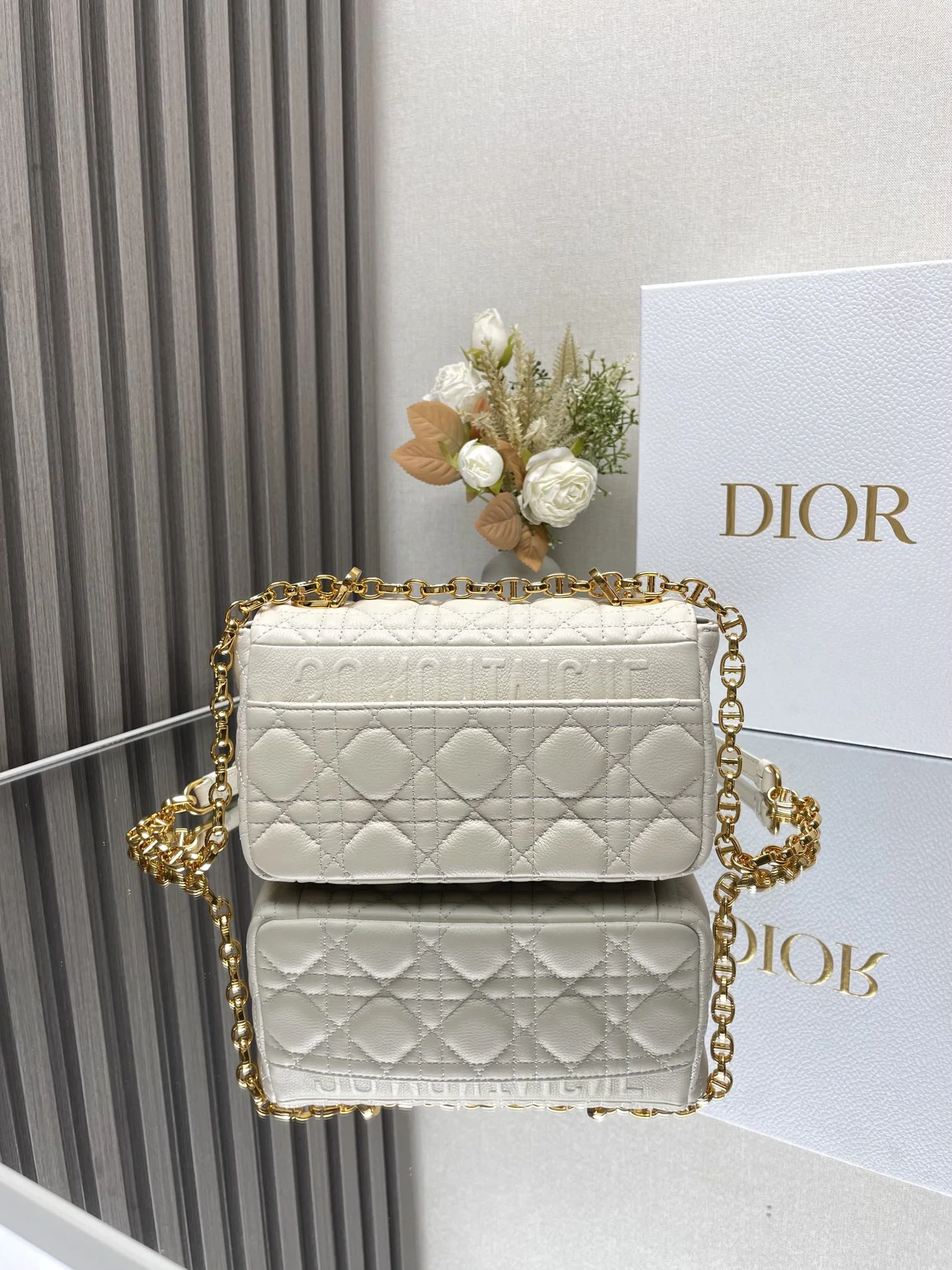 Dior Montaigne Caro Small Shoulder Bag 20x12x7 cm - description_image2