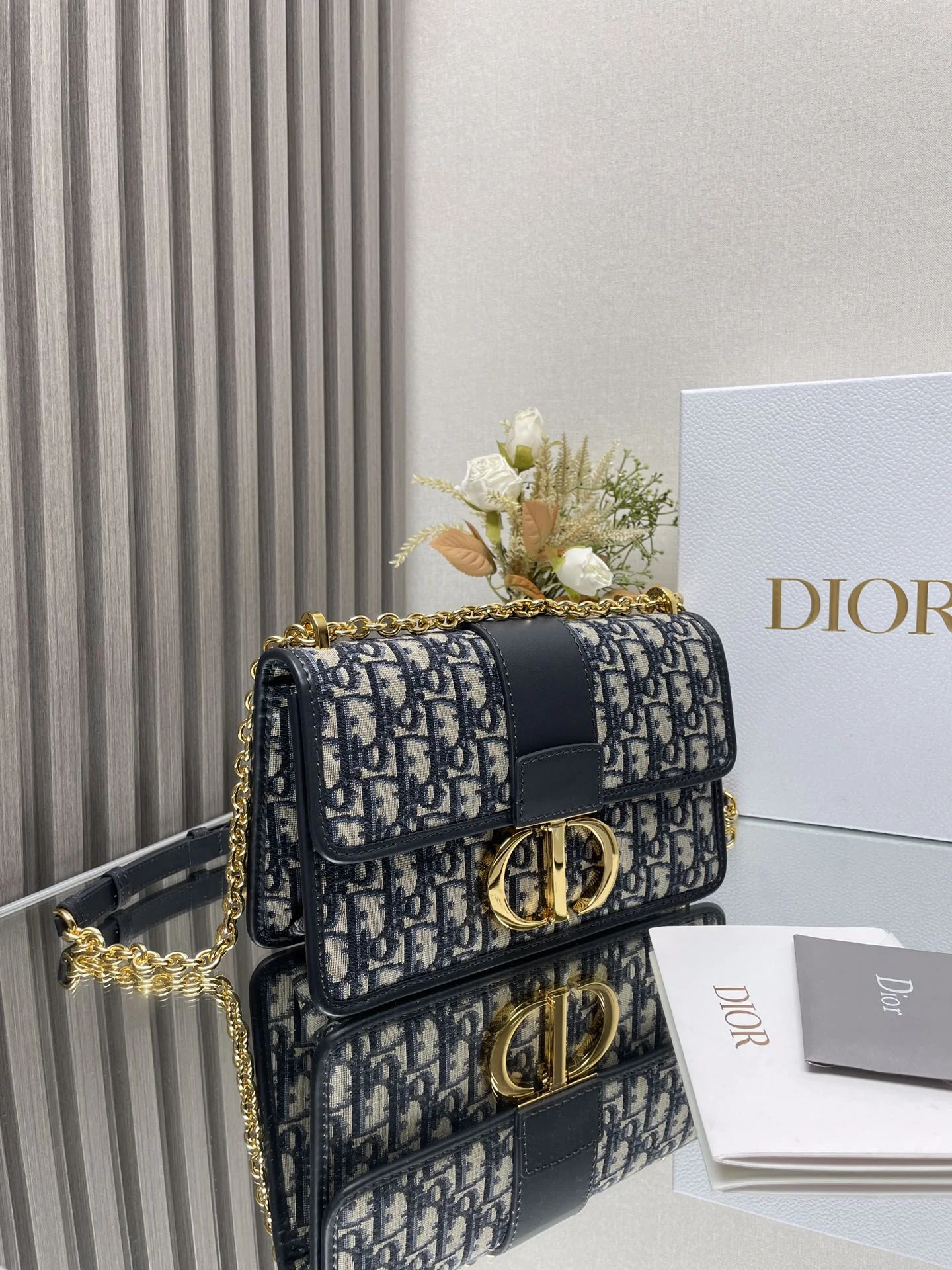 Dior Montaigne Chain Shoulder Bag Large 25x16.5x8 cm - description_image2
