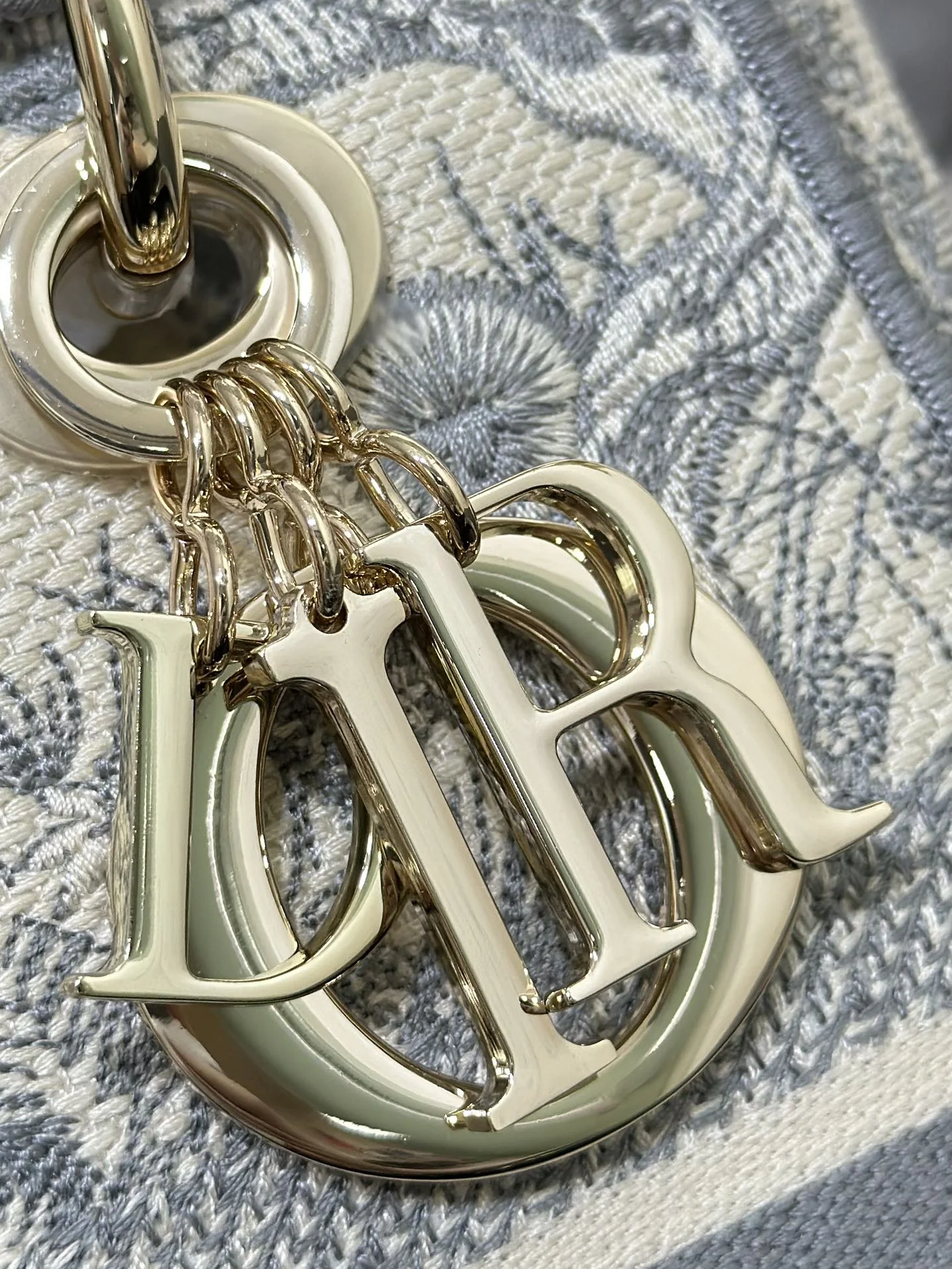 Dior Lady D-Lite Medium Embroidered Bag M0565 24 x 20 x 11 cm - description_image6