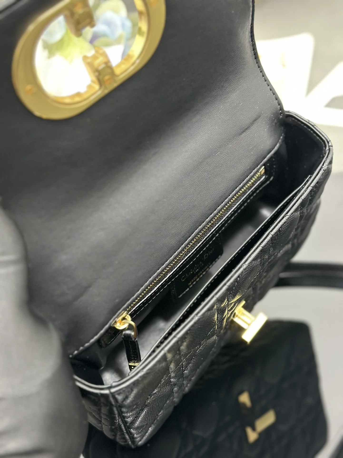 Dior Caro Small Flap Bag M9241 20 x 12 x 7 cm - description_image8