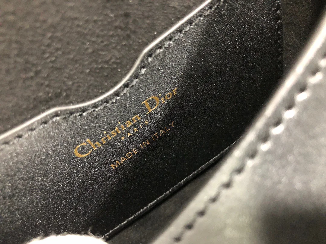 Dior Bobby Medium Smooth Calfskin Handbag 22 x 17 x 6 cm - description_image9