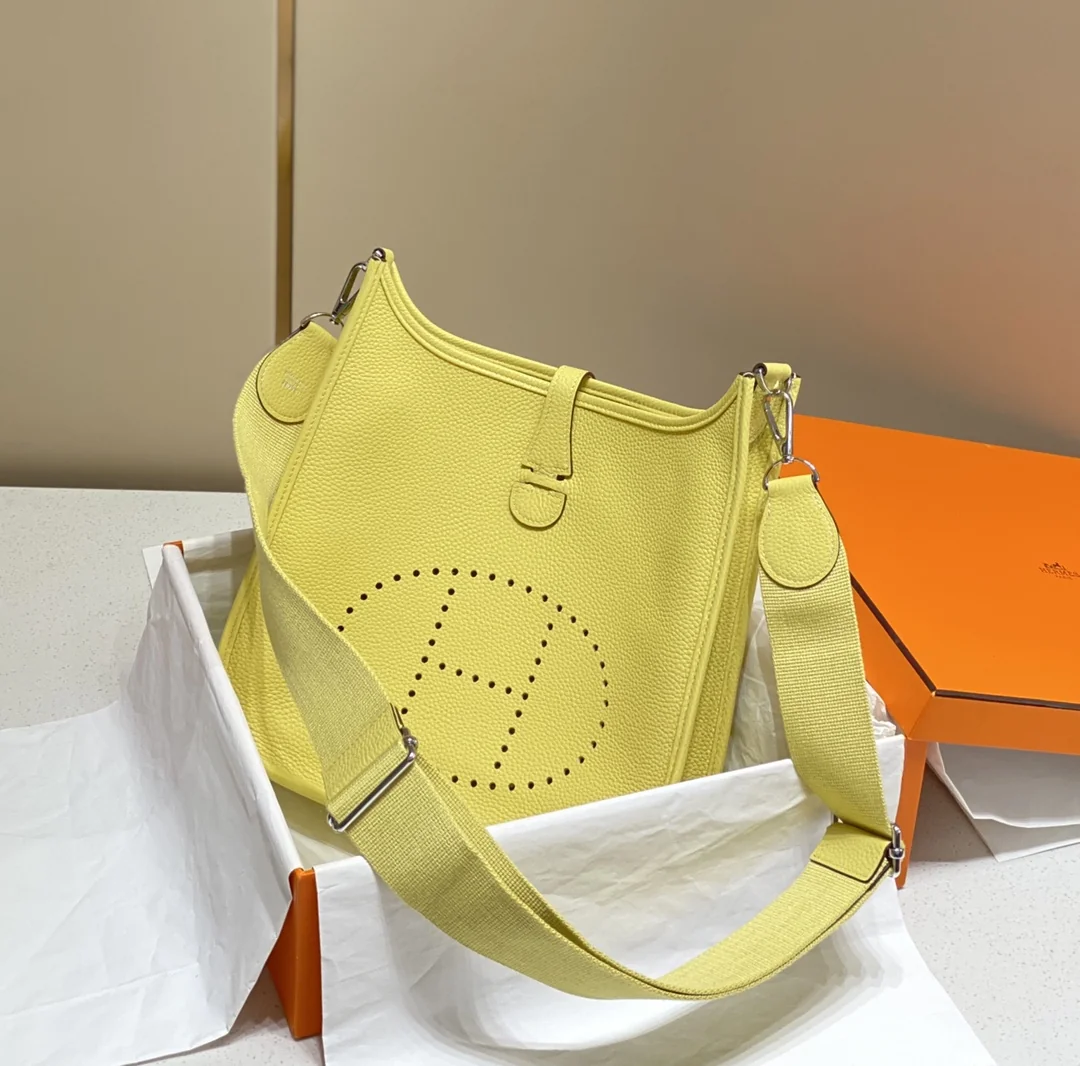 Hermès Evelyne perforated H shoulder and crossbody bag 29cm - description_image3