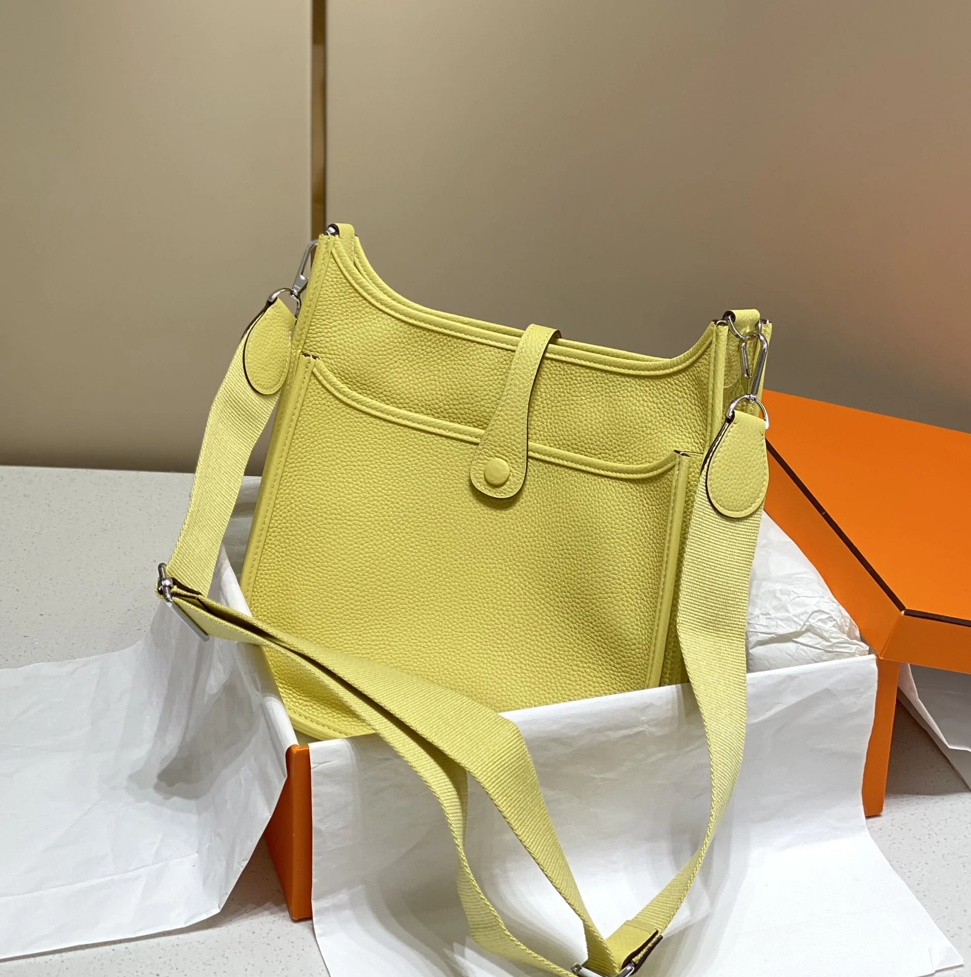 Hermès Evelyne perforated H shoulder and crossbody bag 29cm - description_image4