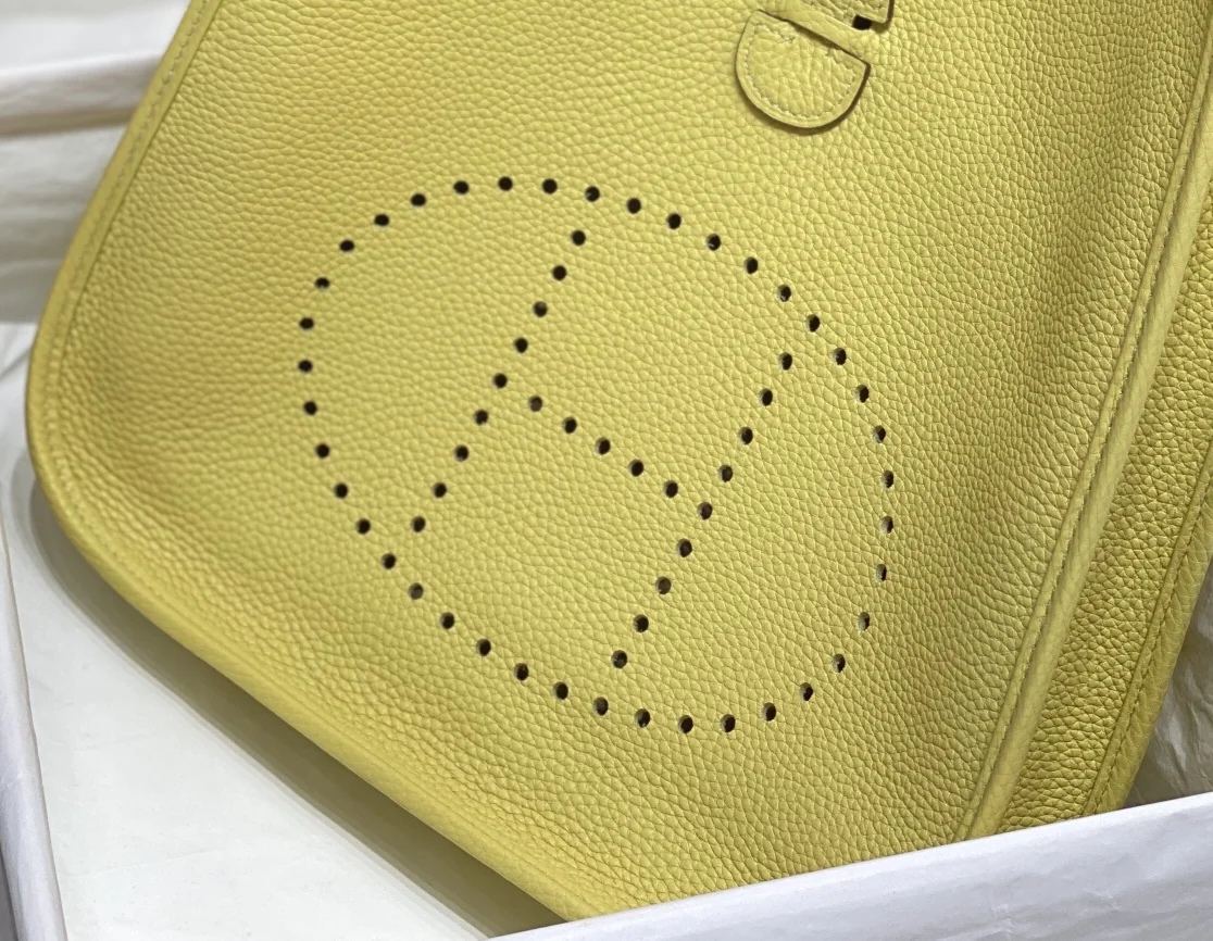 Hermès Evelyne perforated H shoulder and crossbody bag 29cm - description_image5