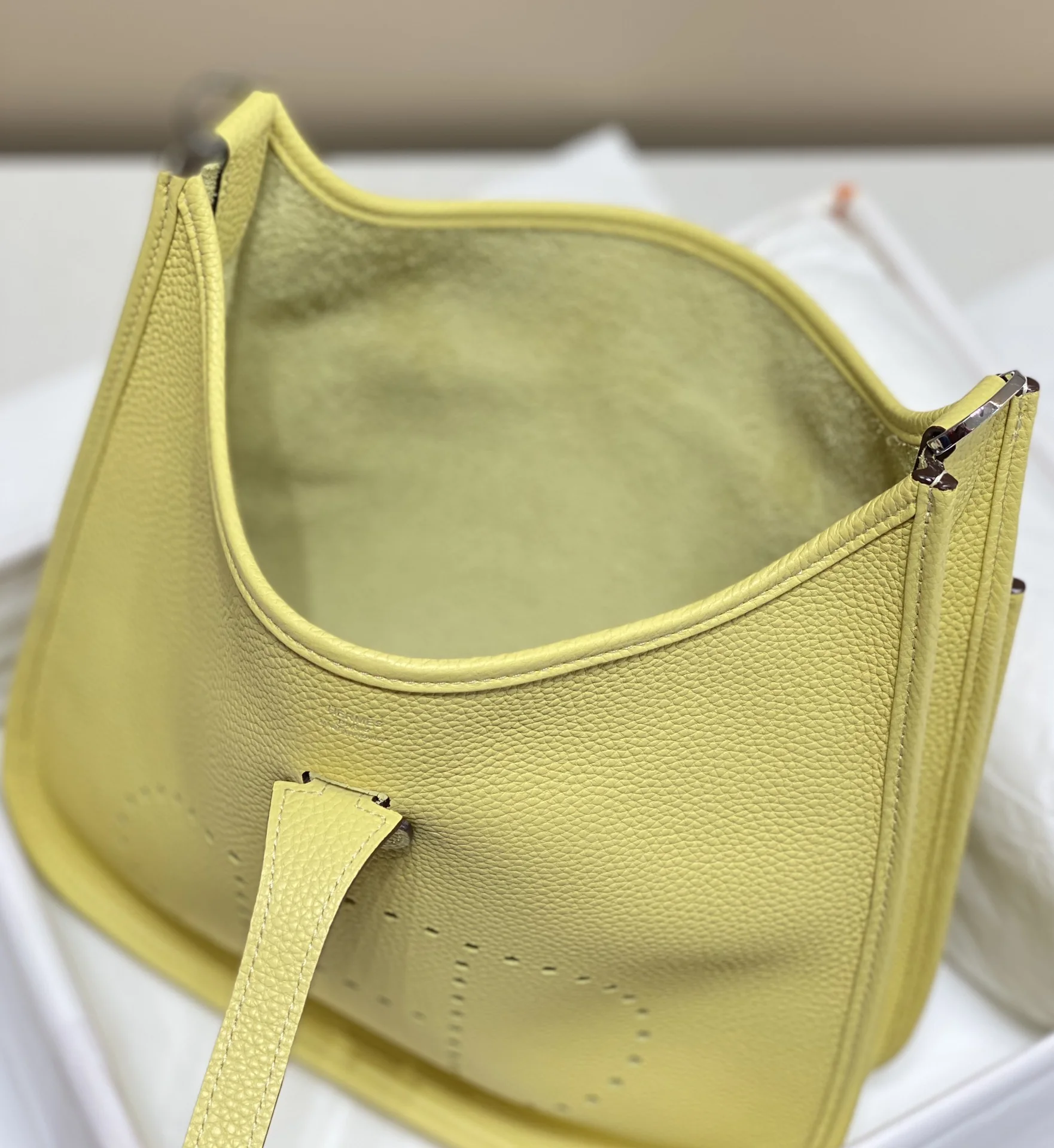 Hermès Evelyne perforated H shoulder and crossbody bag 29cm - description_image9