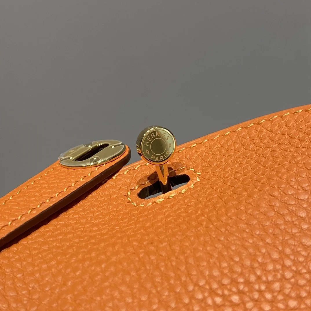 Hermès Mini Lindy Togo Leather 19.5cm - description_image7