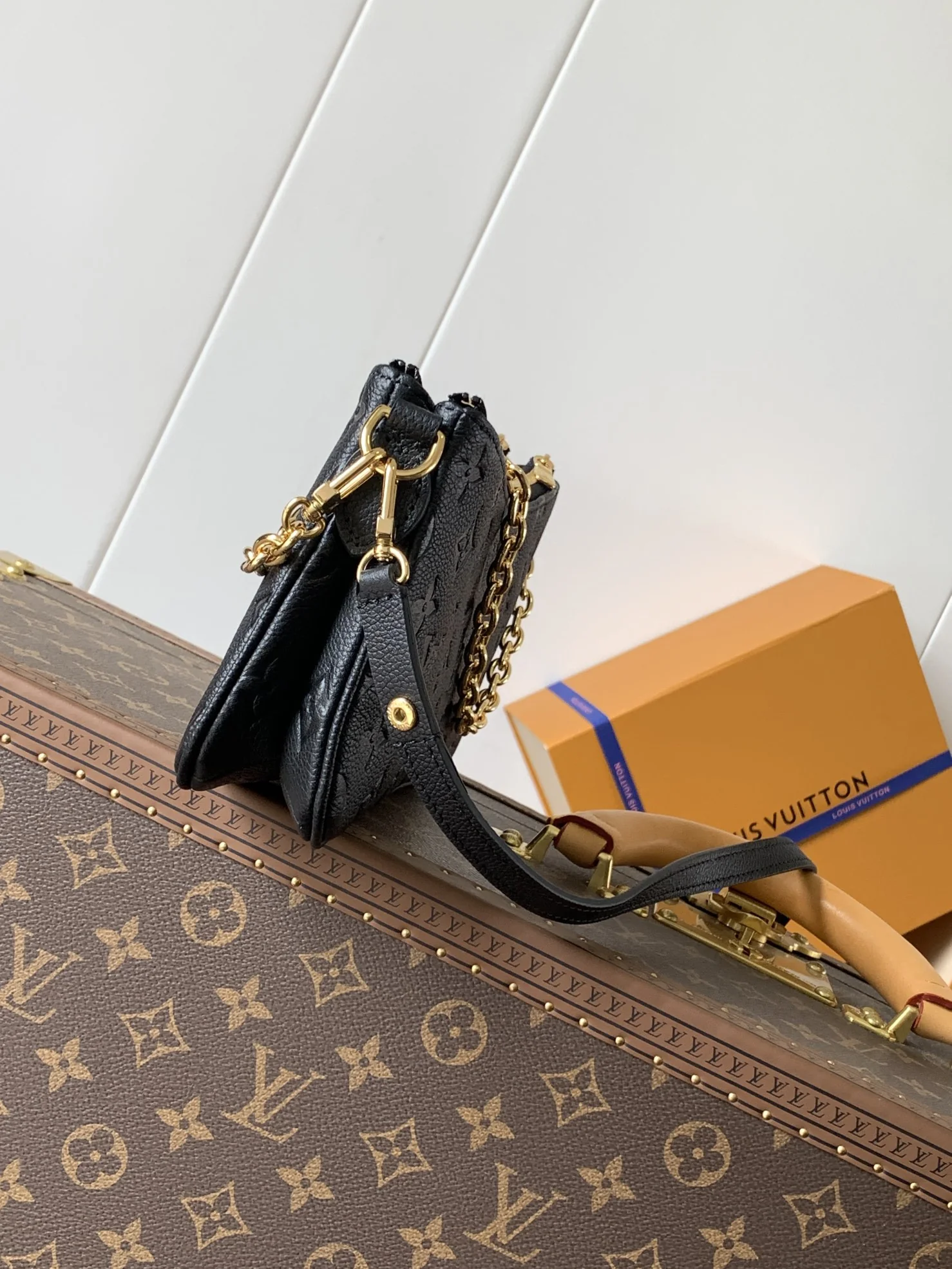 Louisvuitton Pochette Monogram Empreinte Liv Pochette M11916 24x13x6.5 cm Louisvuitton Pochette Monogram Empreinte Liv Pochette M11916 24x13x6.5 cm - description_image2