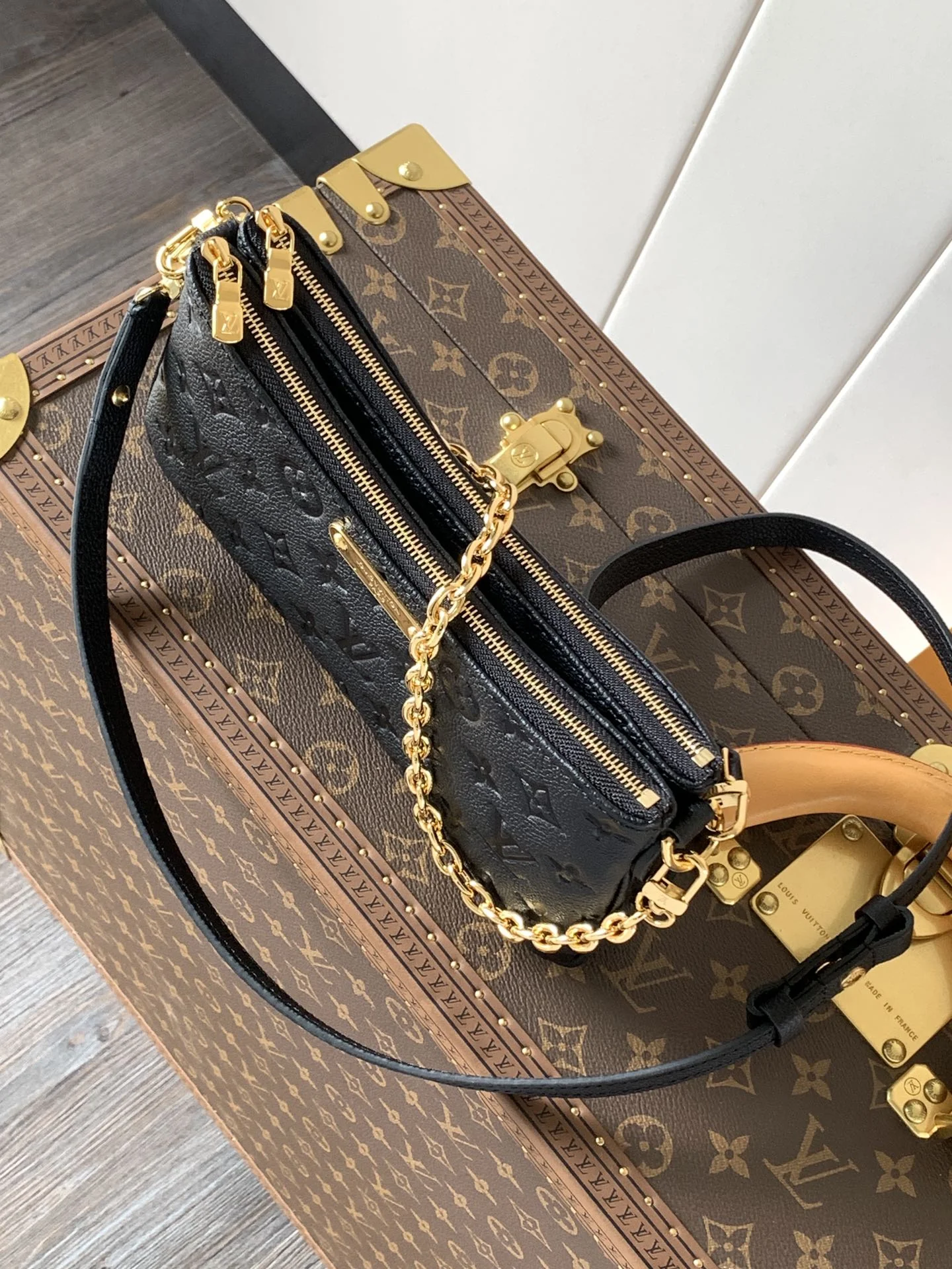 Louisvuitton Pochette Monogram Empreinte Liv Pochette M11916 24x13x6.5 cm Louisvuitton Pochette Monogram Empreinte Liv Pochette M11916 24x13x6.5 cm - description_image5