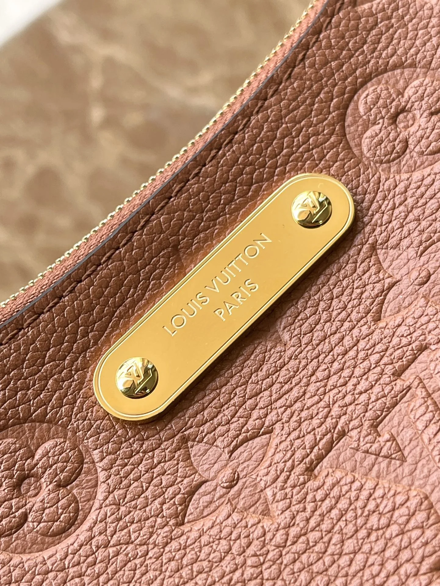 Louisvuitton Liv Pochette M11916 24x13x6.5 cm - description_image5