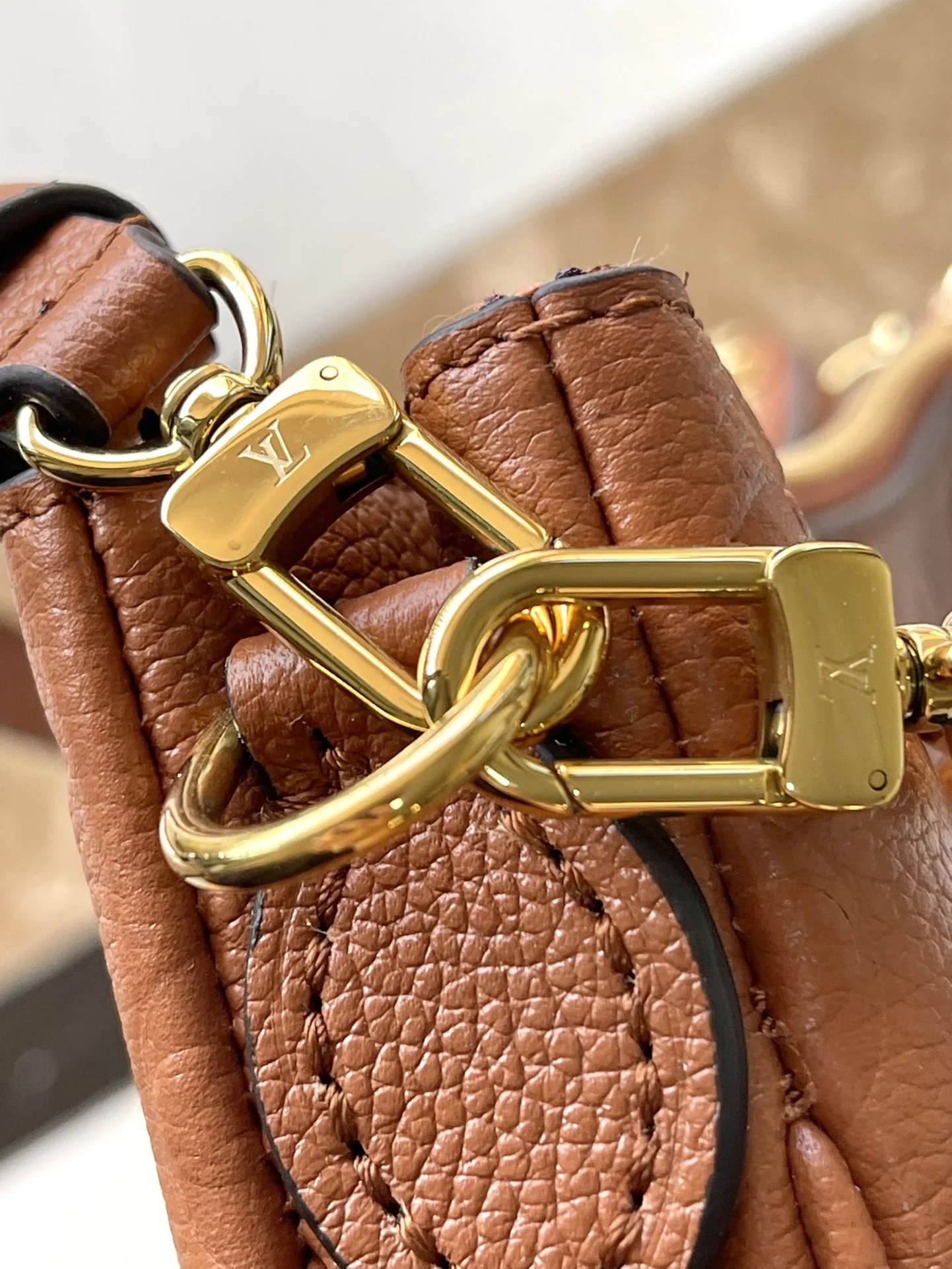 Louisvuitton Liv Pochette M11916 24x13x6.5 cm - description_image6