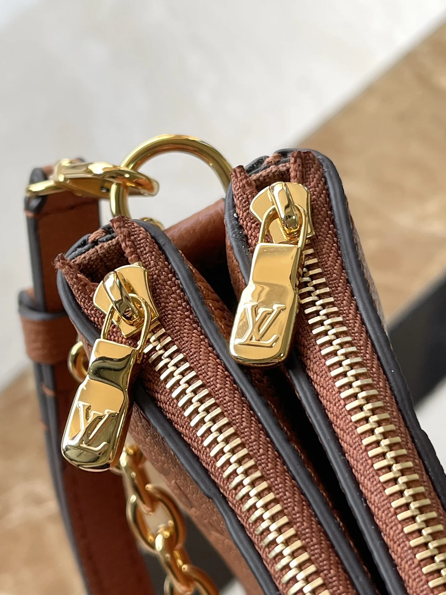 Louisvuitton Liv Pochette M11916 24x13x6.5 cm - description_image7