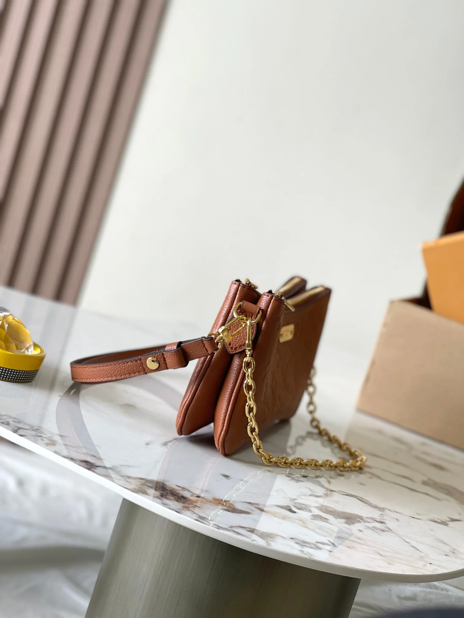 Louisvuitton Liv Pochette Double M11916 24.5 x 13.5 x 6.5 cm Louisvuitton Liv Pochette Double M11916 24.5 x 13.5 x 6.5 cm - description_image2