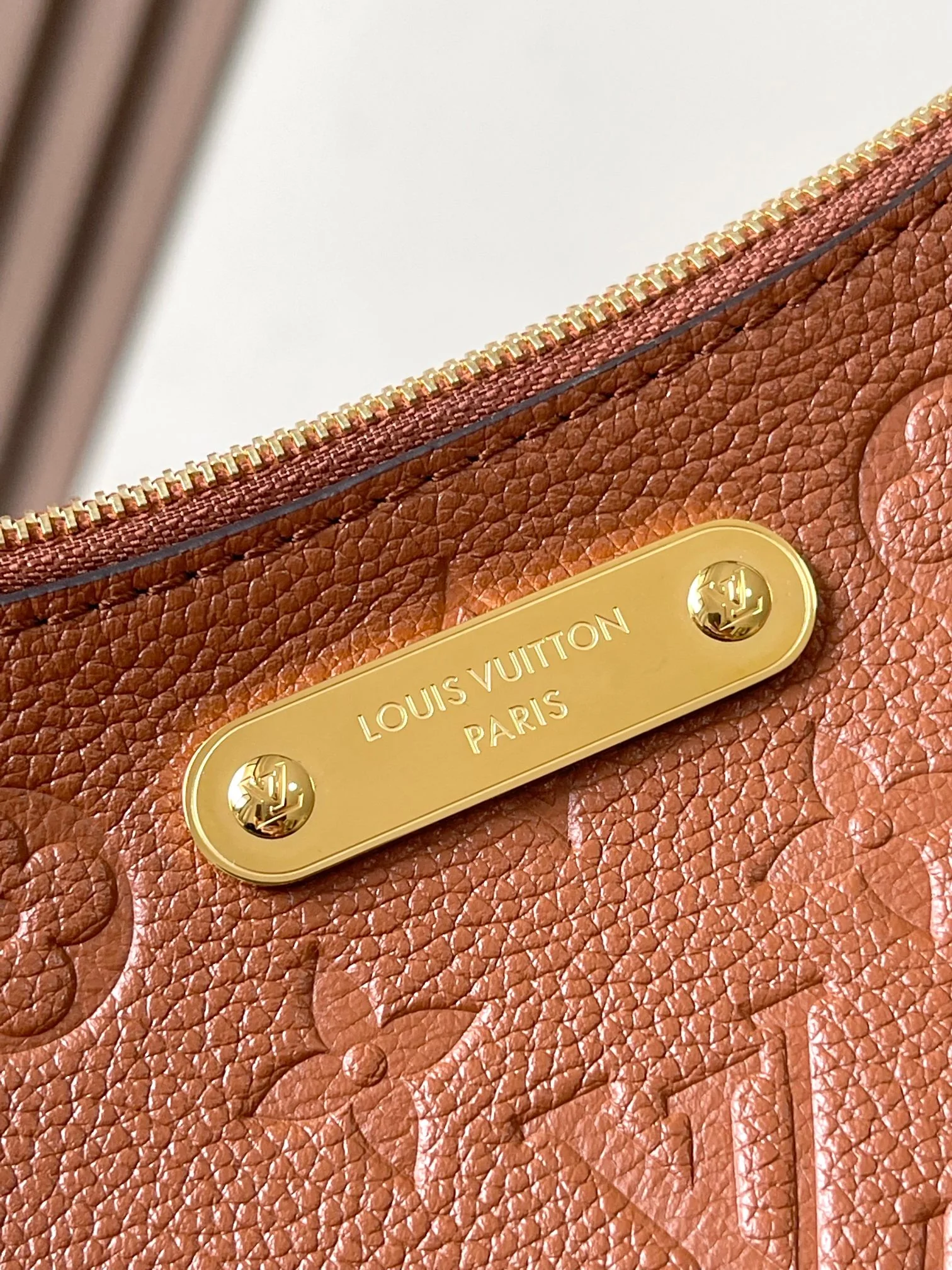 Louisvuitton Liv Pochette Double M11916 24.5 x 13.5 x 6.5 cm Louisvuitton Liv Pochette Double M11916 24.5 x 13.5 x 6.5 cm - description_image5