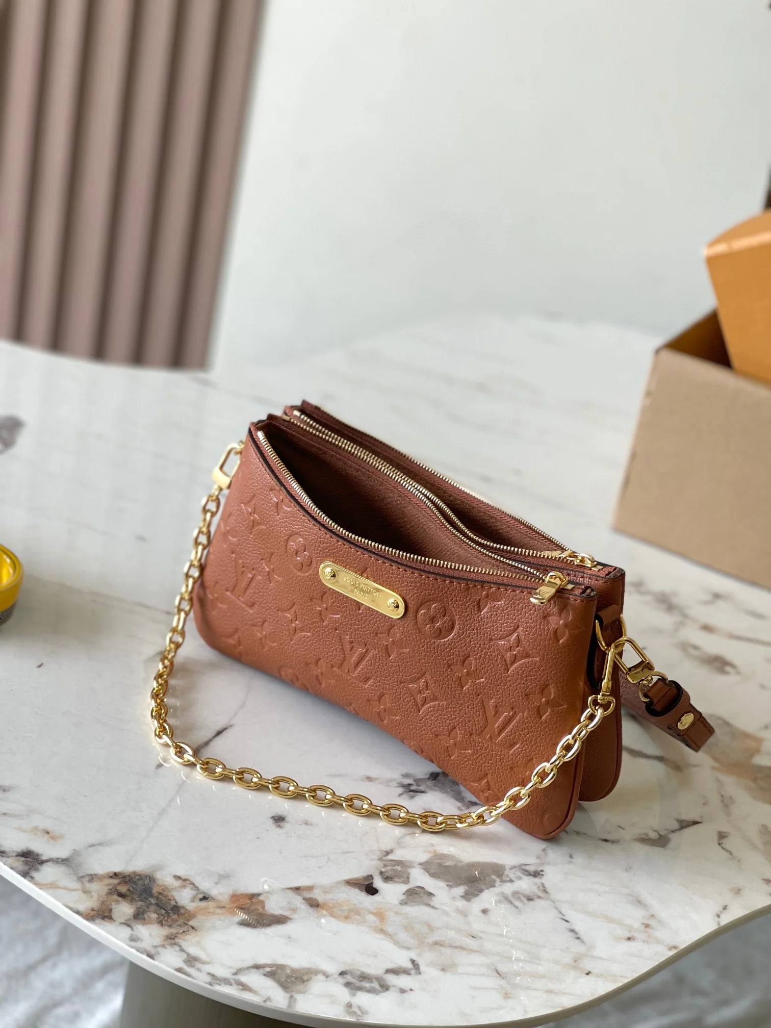 Louisvuitton Liv Pochette Double M11916 24.5 x 13.5 x 6.5 cm Louisvuitton Liv Pochette Double M11916 24.5 x 13.5 x 6.5 cm - description_image9