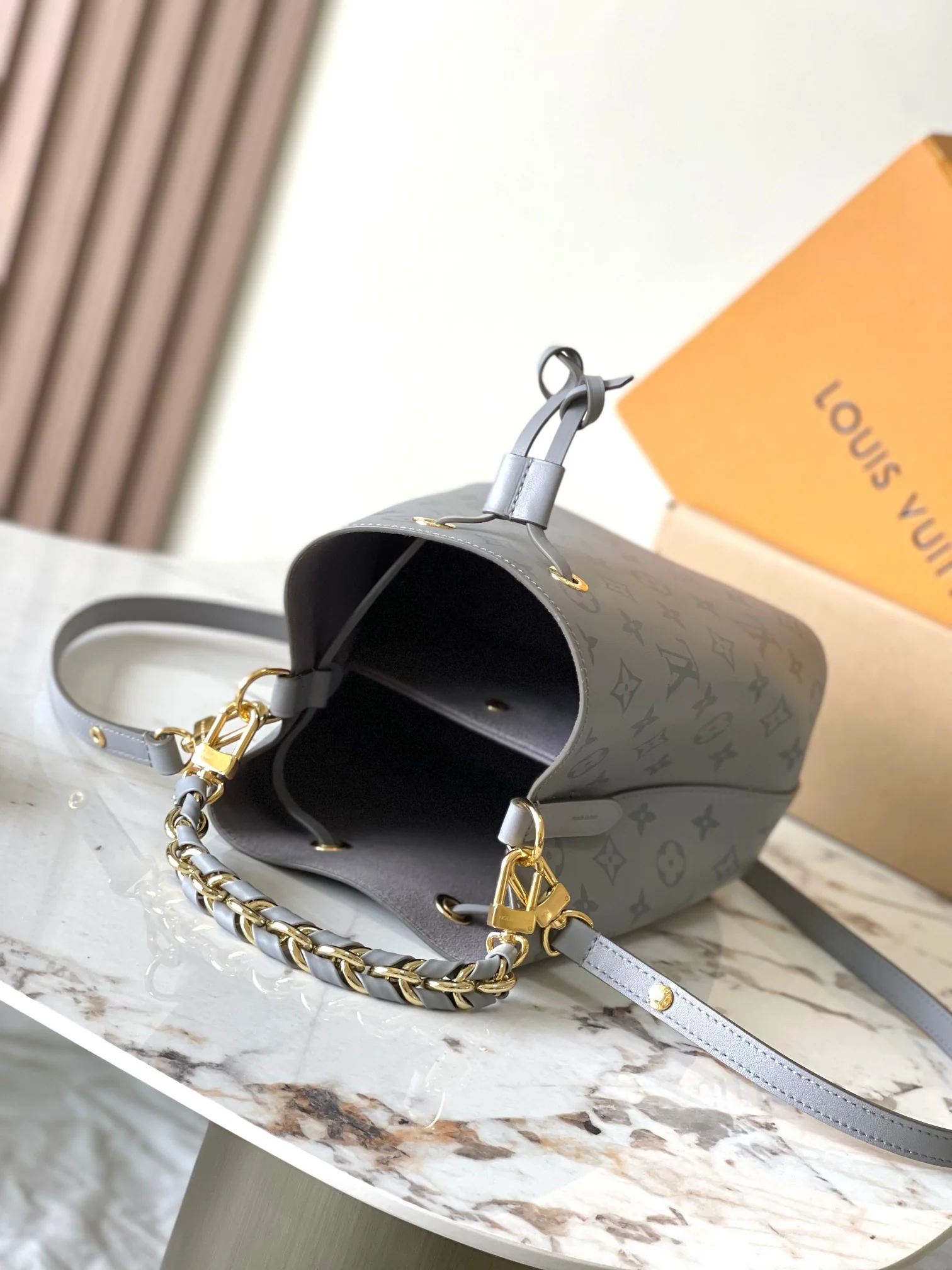 Louisvuitton Neonoe BB M12749 20x20x13cm - description_image9