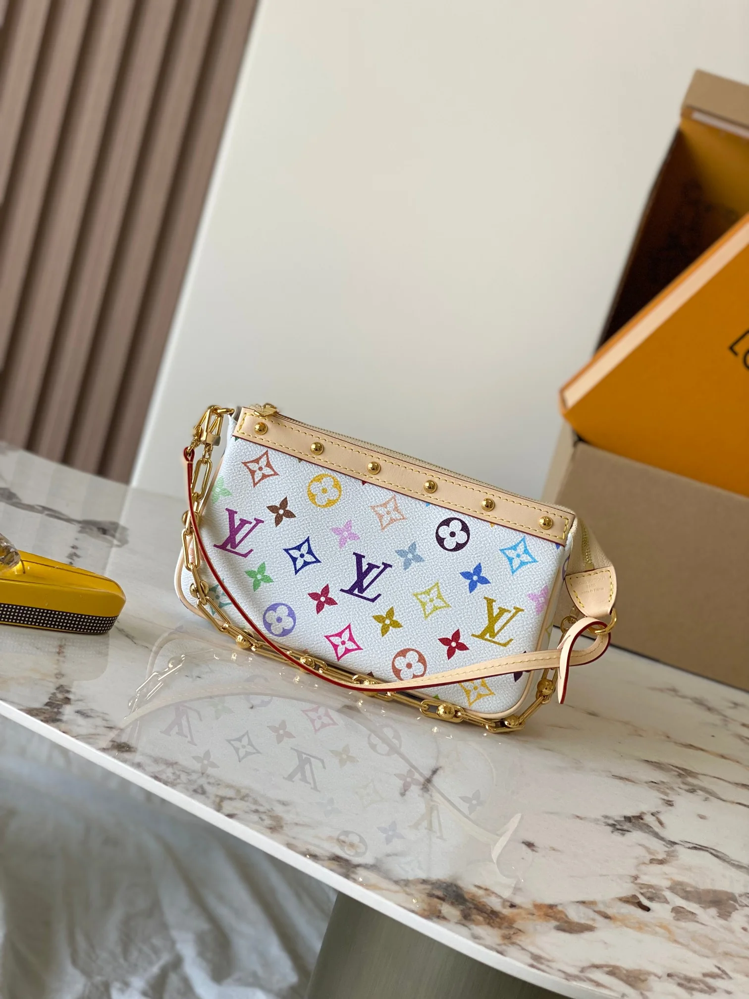 Louisvuitton Pochette Accessoires M13404 13.0 x 4.0 x 22.0 cm - description_image1