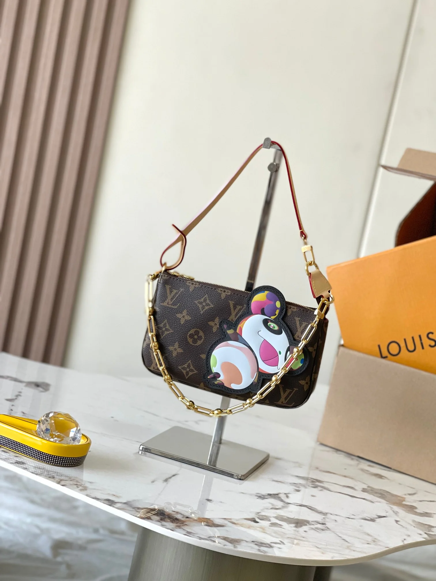 Louisvuitton Pochette Accessoires M13440 22 x 13 x 4 cm Louisvuitton Pochette Accessoires M13440 22 x 13 x 4 cm - description_image1