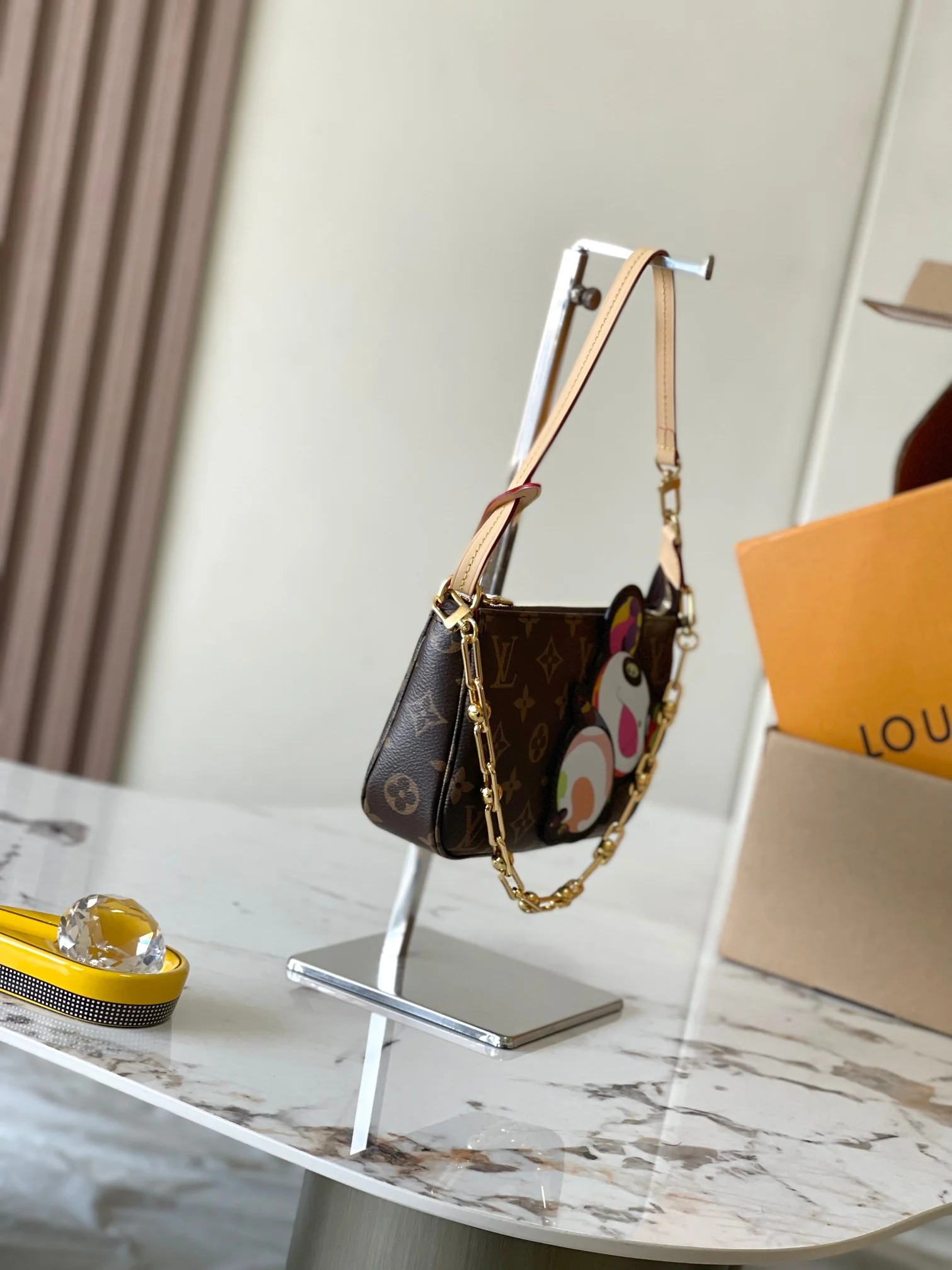 Louisvuitton Pochette Accessoires M13440 22 x 13 x 4 cm Louisvuitton Pochette Accessoires M13440 22 x 13 x 4 cm - description_image2