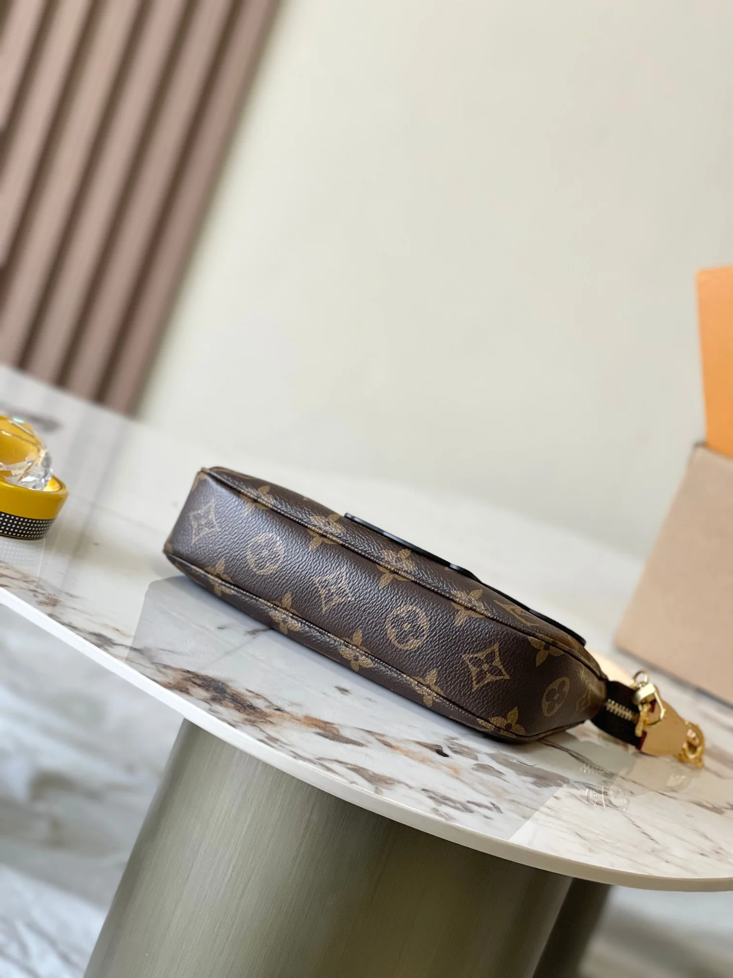 Louisvuitton Pochette Accessoires M13440 22 x 13 x 4 cm Louisvuitton Pochette Accessoires M13440 22 x 13 x 4 cm - description_image4