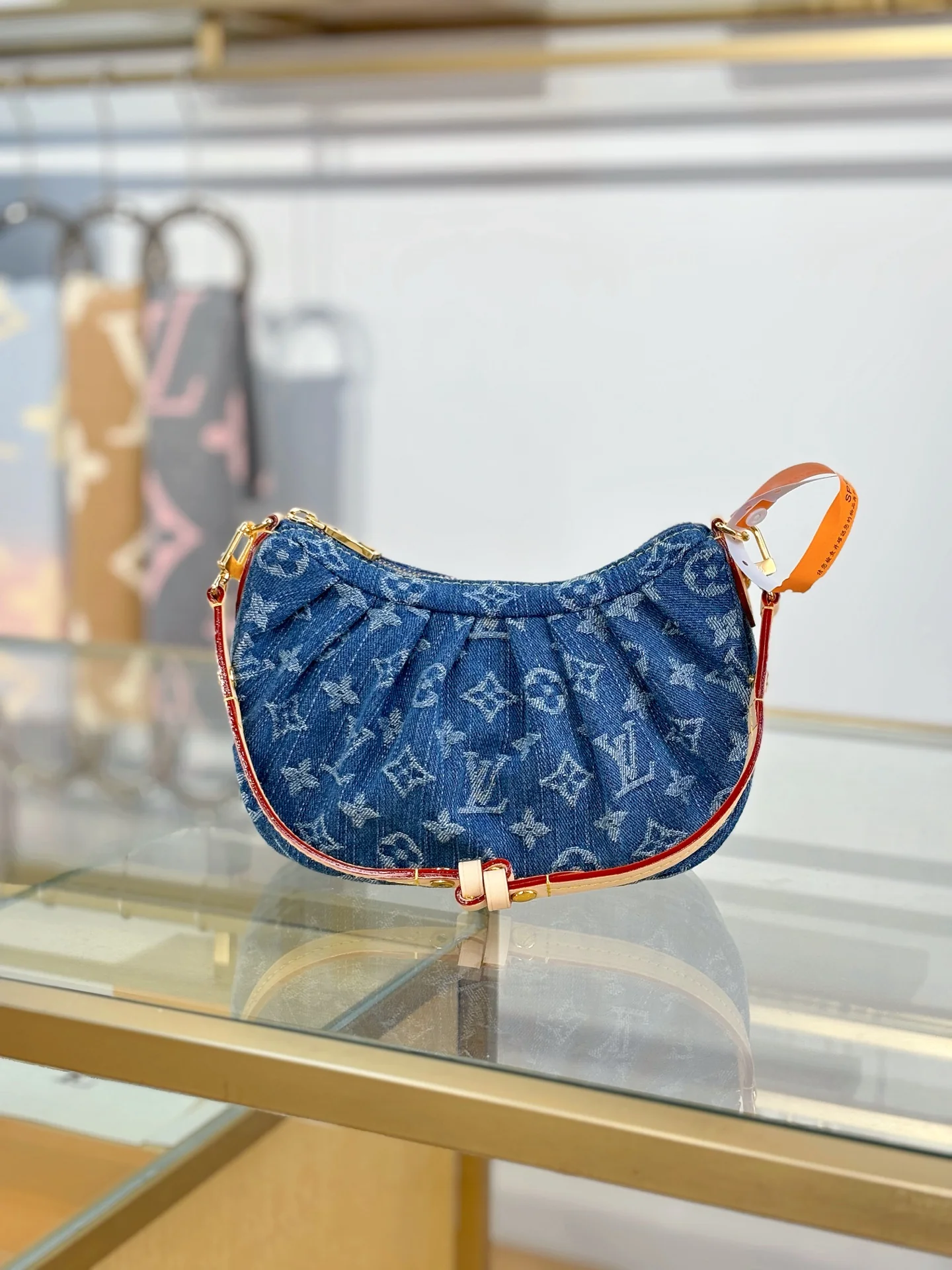 Louisvuitton Pochette Valley M13571 21x15x7 cm - description_image1