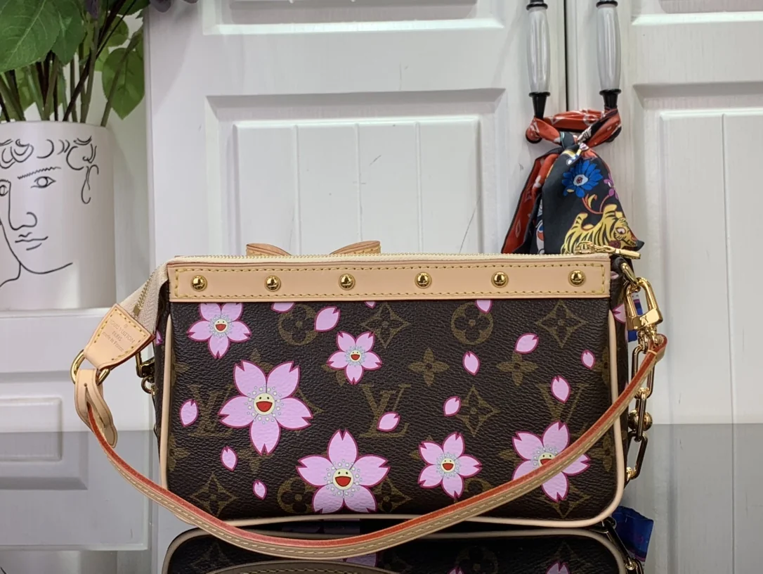 Louisvuitton Pochette Accessoires M13666 13 x 4 x 22 cm Louisvuitton Pochette Accessoires M13666 13 x 4 x 22 cm - description_image3