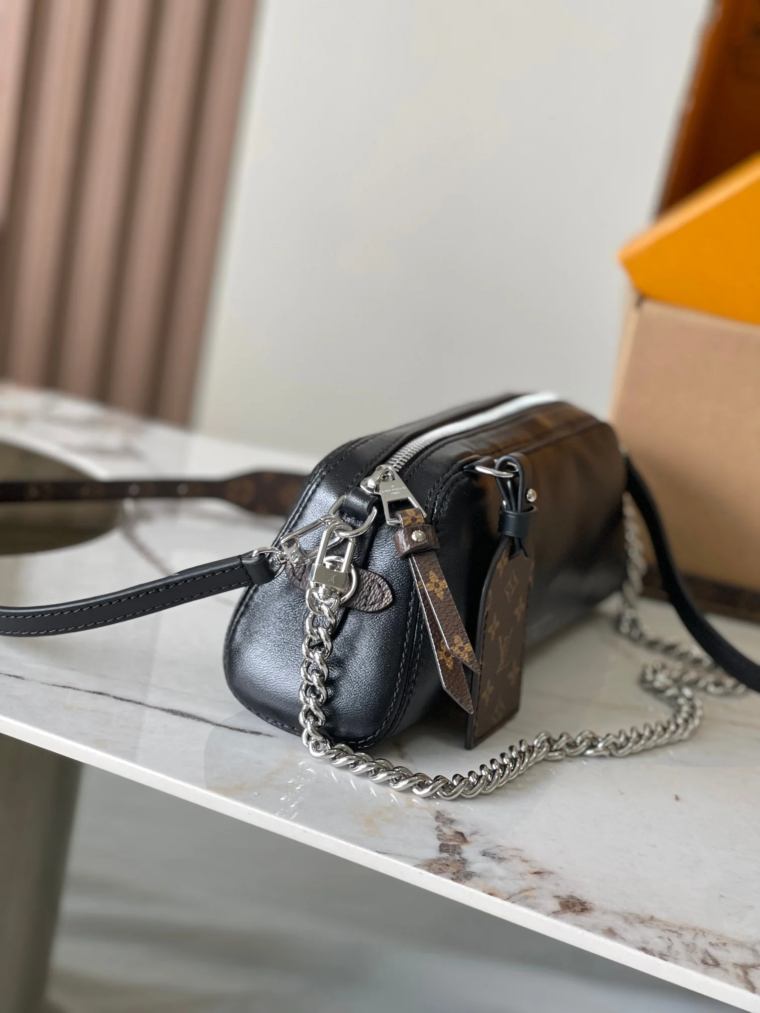 Louisvuitton Pochette Vibe M14544 10 x 7.5 x 25 cm - description_image3