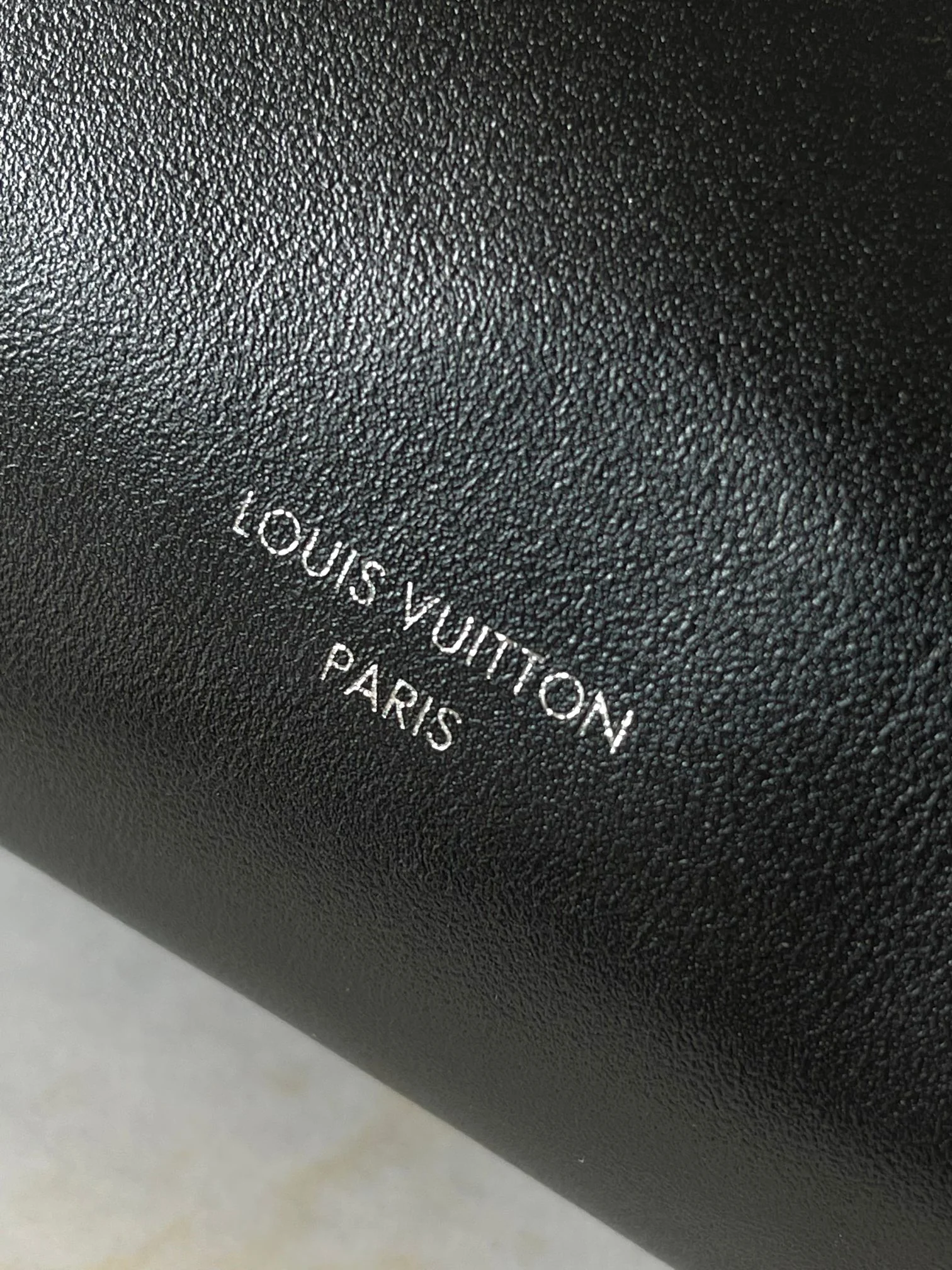 Louisvuitton Pochette Vibe M14544 10 x 7.5 x 25 cm - description_image6