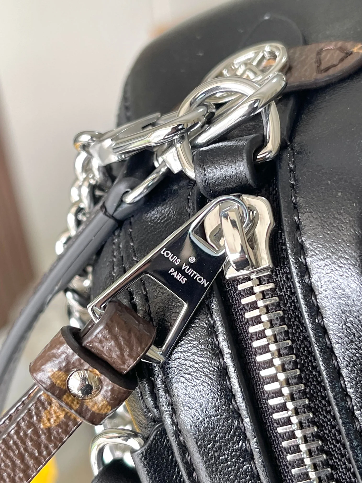 Louisvuitton Pochette Vibe M14544 10 x 7.5 x 25 cm - description_image9