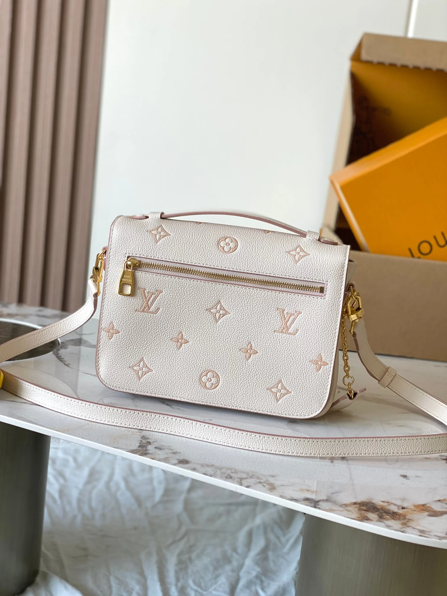 Louisvuitton Pochette Metis MM M14977 25x19x7 cm - description_image3