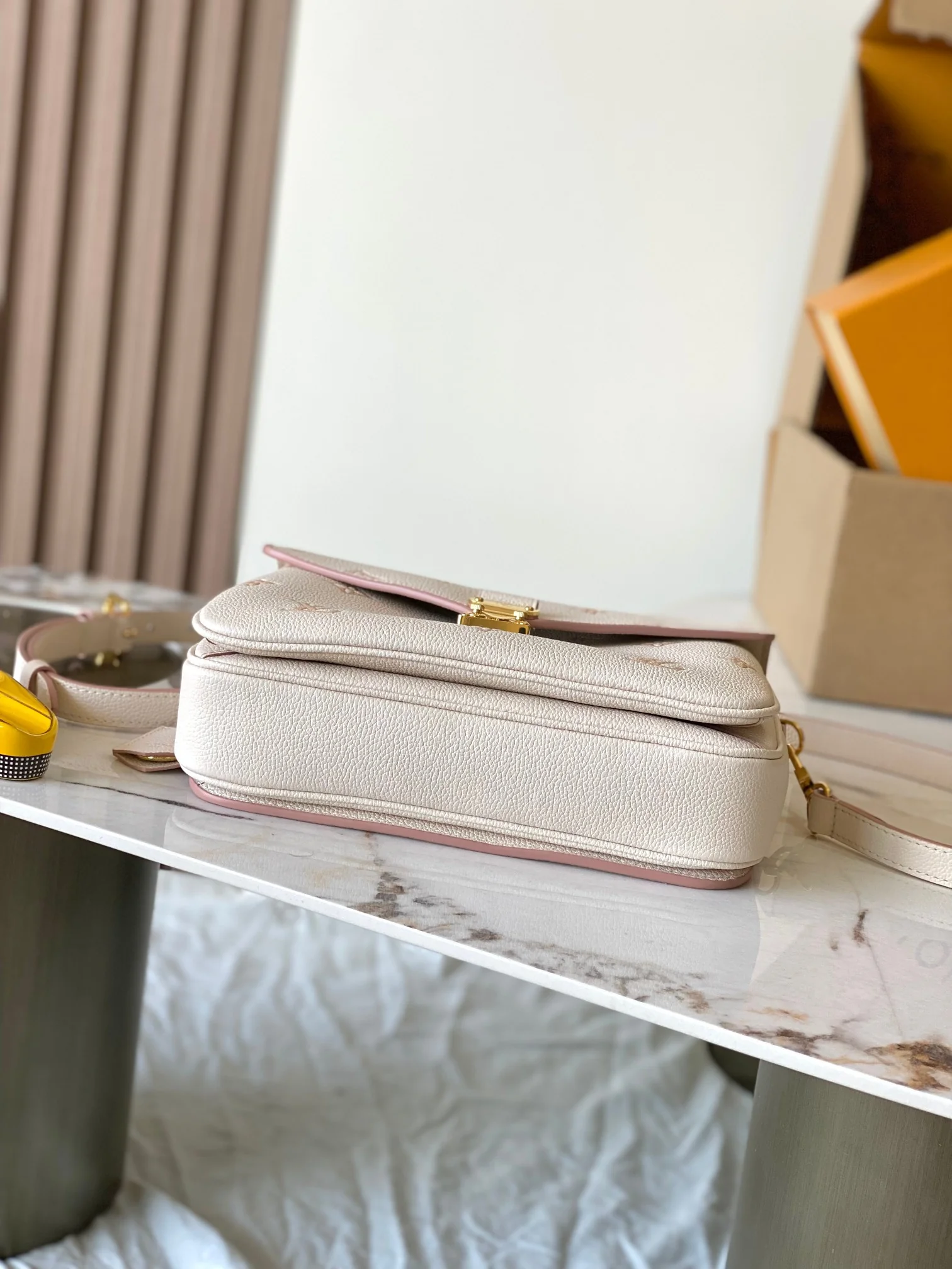 Louisvuitton Pochette Metis MM M14977 25x19x7 cm - description_image4