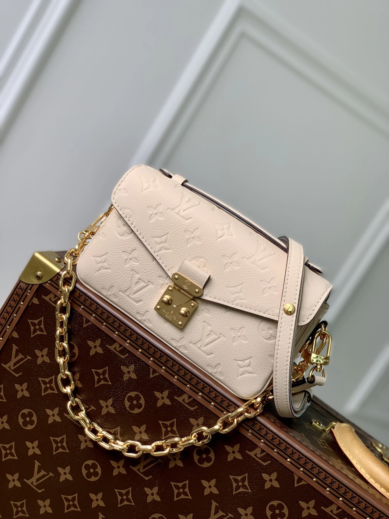 Louisvuitton Pochette Metis East West Handbag 21.5 x 13.5 x 6.0 cm Louisvuitton Pochette Metis East West Handbag 21.5 x 13.5 x 6.0 cm - description_image2