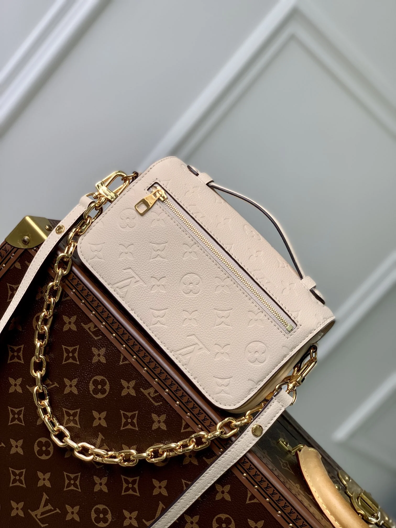 Louisvuitton Pochette Metis East West Handbag 21.5 x 13.5 x 6.0 cm Louisvuitton Pochette Metis East West Handbag 21.5 x 13.5 x 6.0 cm - description_image3