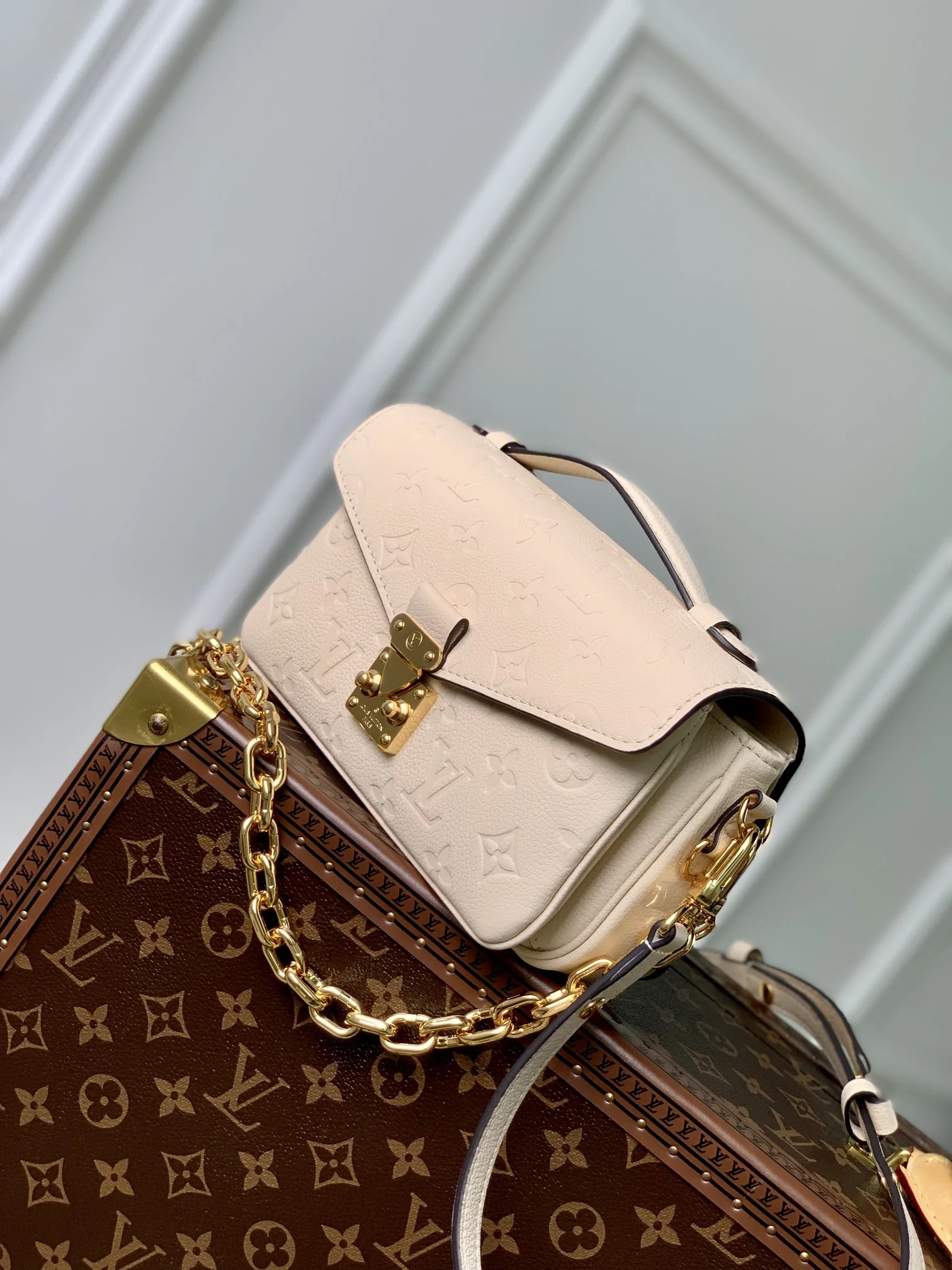 Louisvuitton Pochette Metis East West Handbag 21.5 x 13.5 x 6.0 cm Louisvuitton Pochette Metis East West Handbag 21.5 x 13.5 x 6.0 cm - description_image4