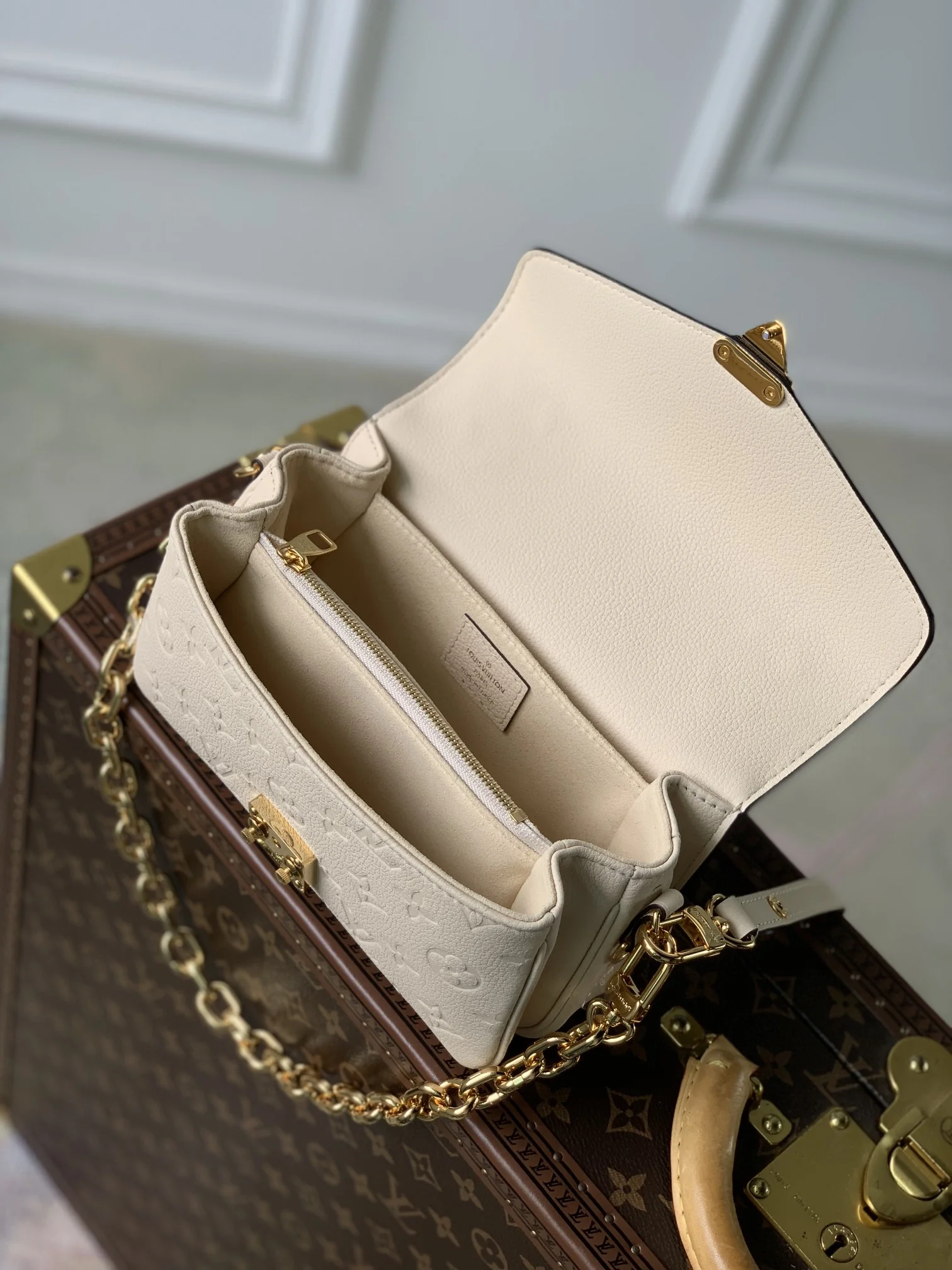 Louisvuitton Pochette Metis East West Handbag 21.5 x 13.5 x 6.0 cm Louisvuitton Pochette Metis East West Handbag 21.5 x 13.5 x 6.0 cm - description_image5