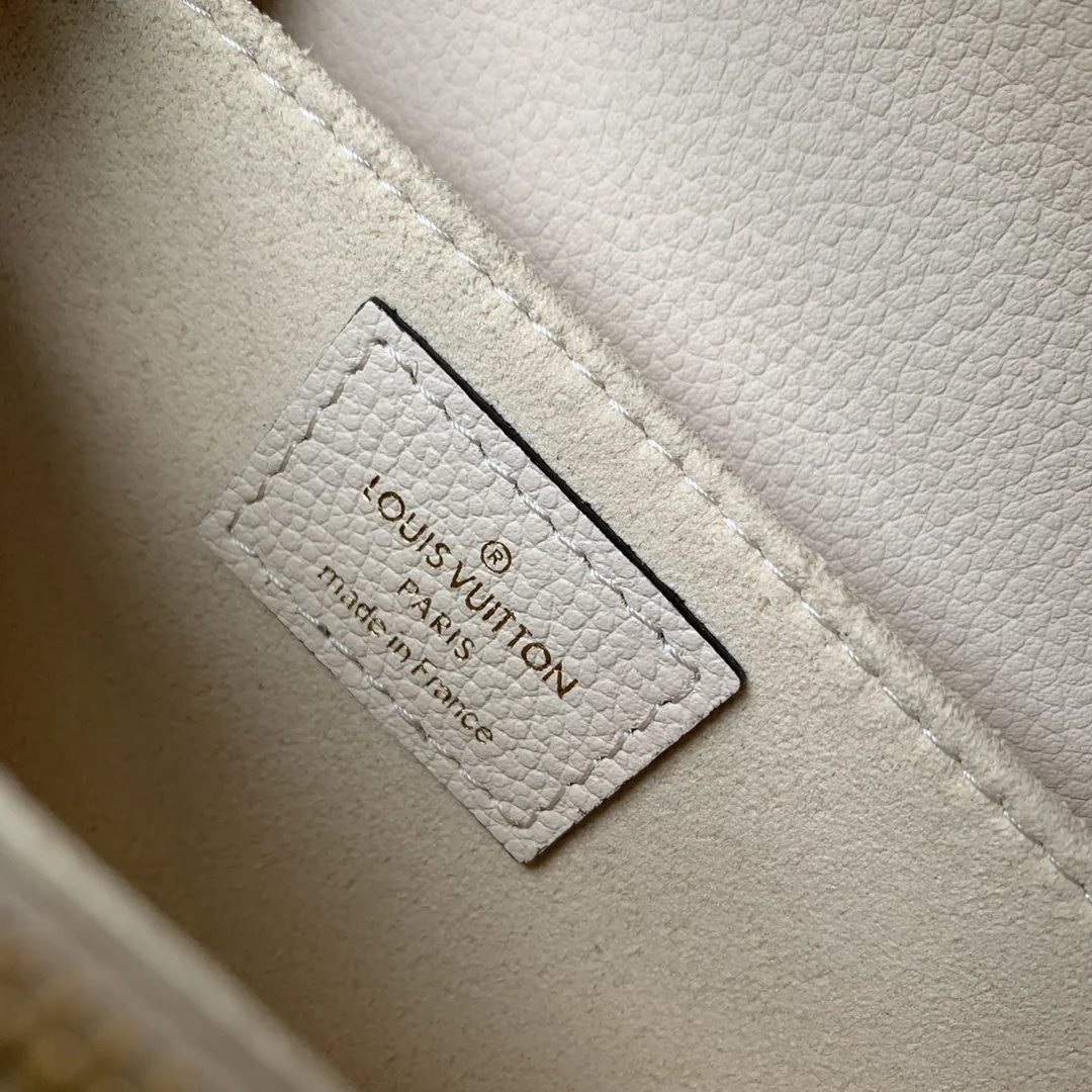 Louisvuitton Pochette Metis East West Handbag 21.5 x 13.5 x 6.0 cm Louisvuitton Pochette Metis East West Handbag 21.5 x 13.5 x 6.0 cm - description_image8