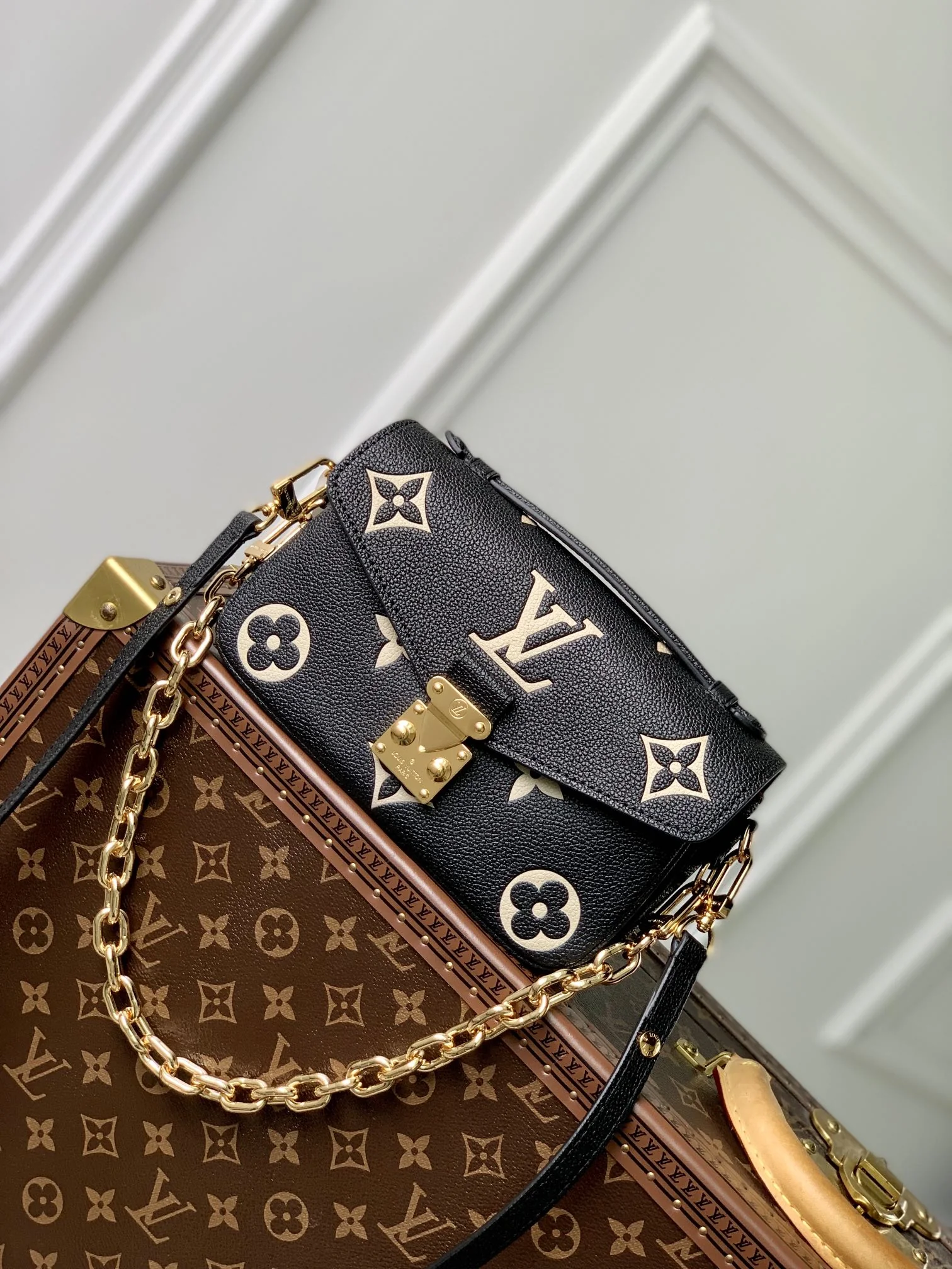 Louisvuitton Pochette Metis East West Monogram Empreinte Leather Pochette 21.5 x 13.5 x 6.0 cm - description_image1