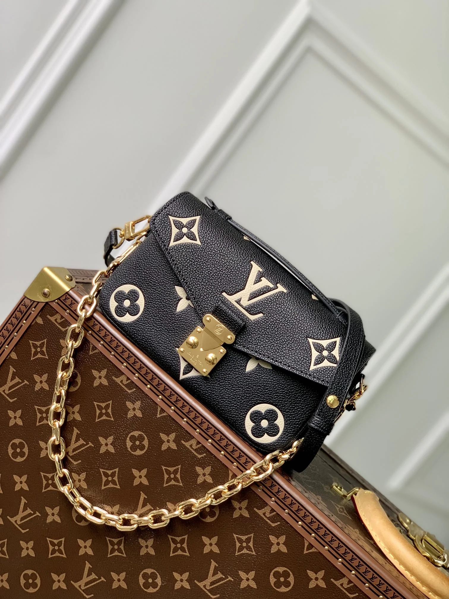 Louisvuitton Pochette Metis East West Monogram Empreinte Leather Pochette 21.5 x 13.5 x 6.0 cm - description_image2