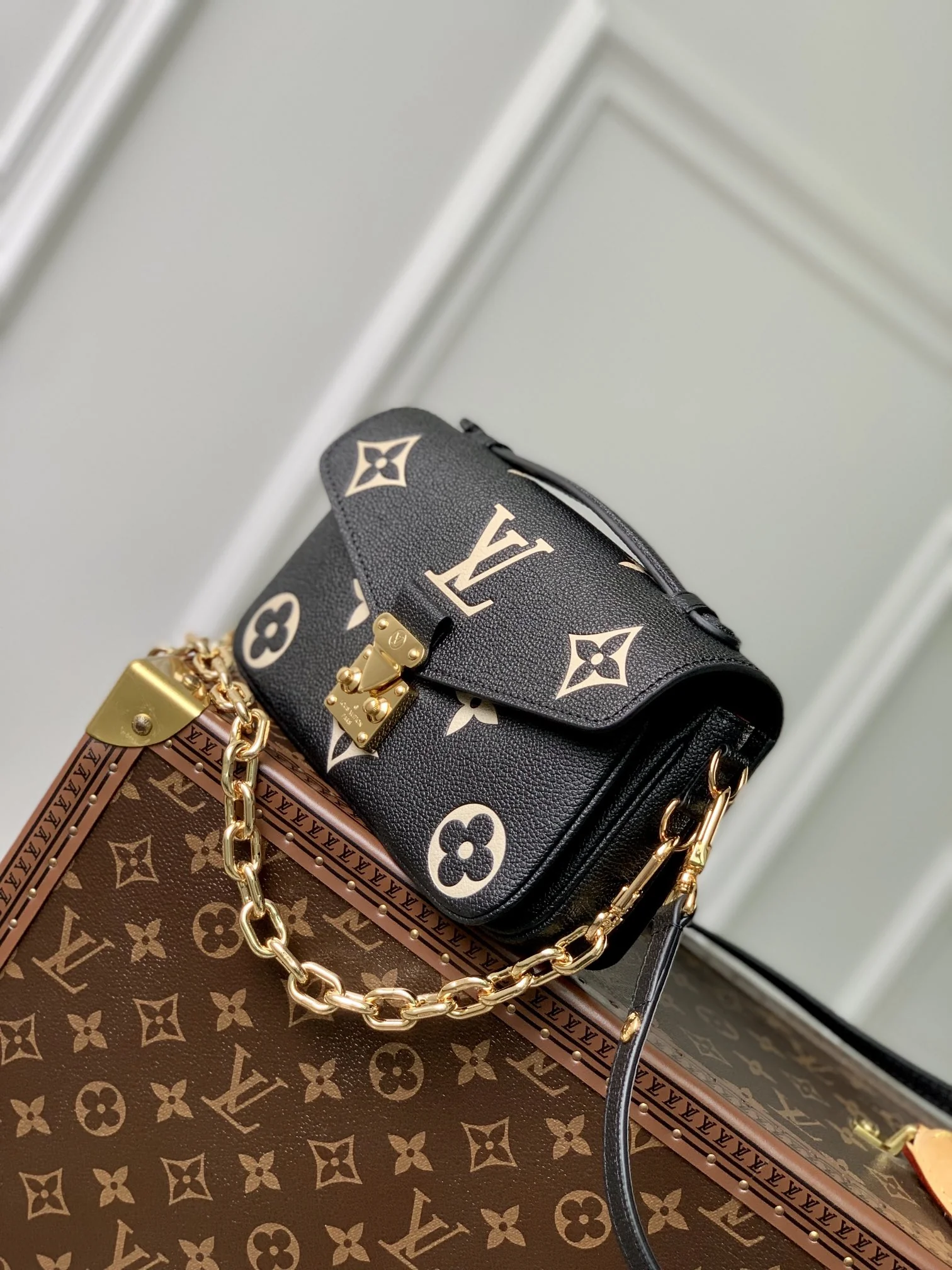 Louisvuitton Pochette Metis East West Monogram Empreinte Leather Pochette 21.5 x 13.5 x 6.0 cm - description_image4